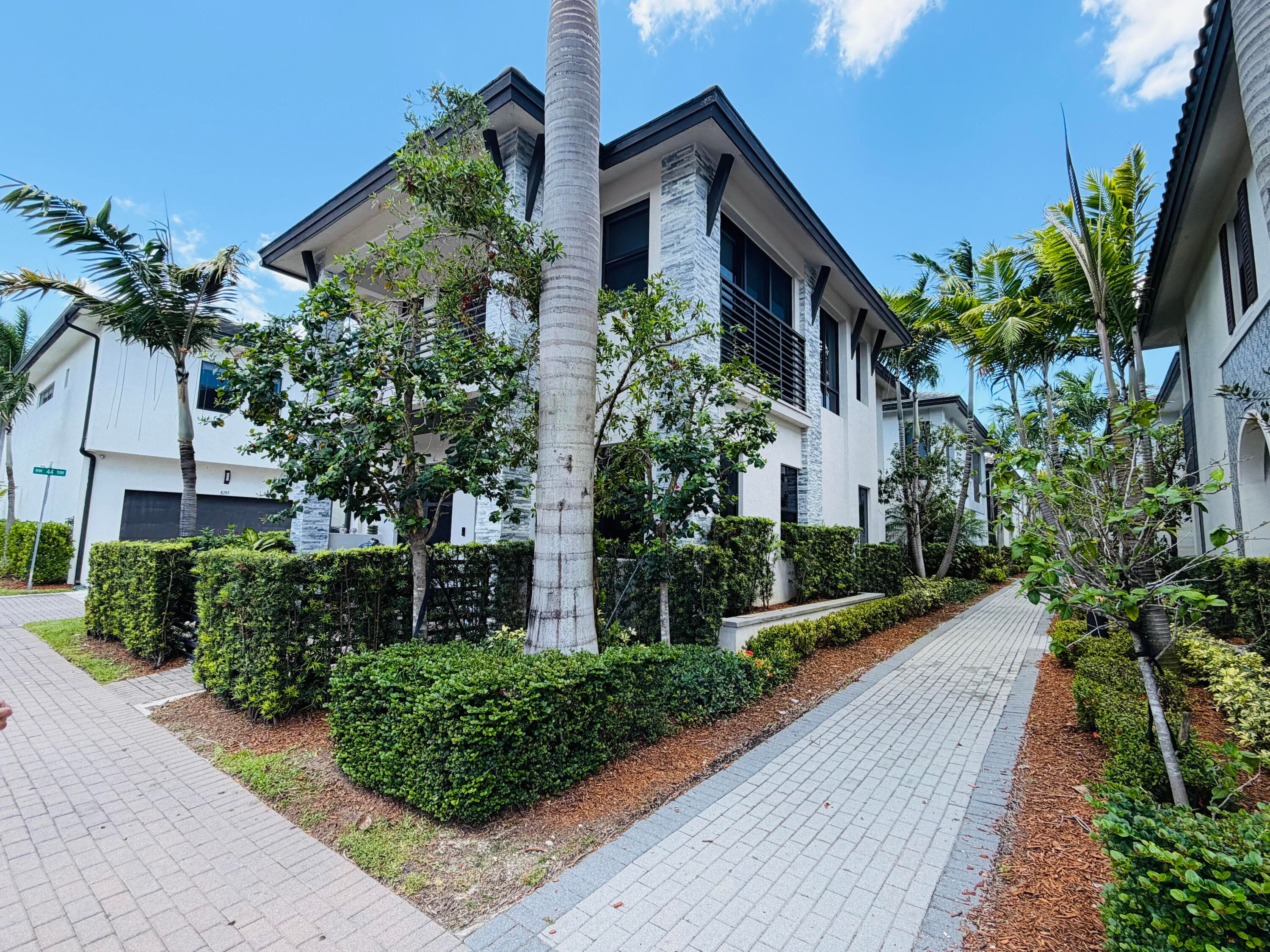 8288 NW 44th Terrace, Doral, FL 33166 7
