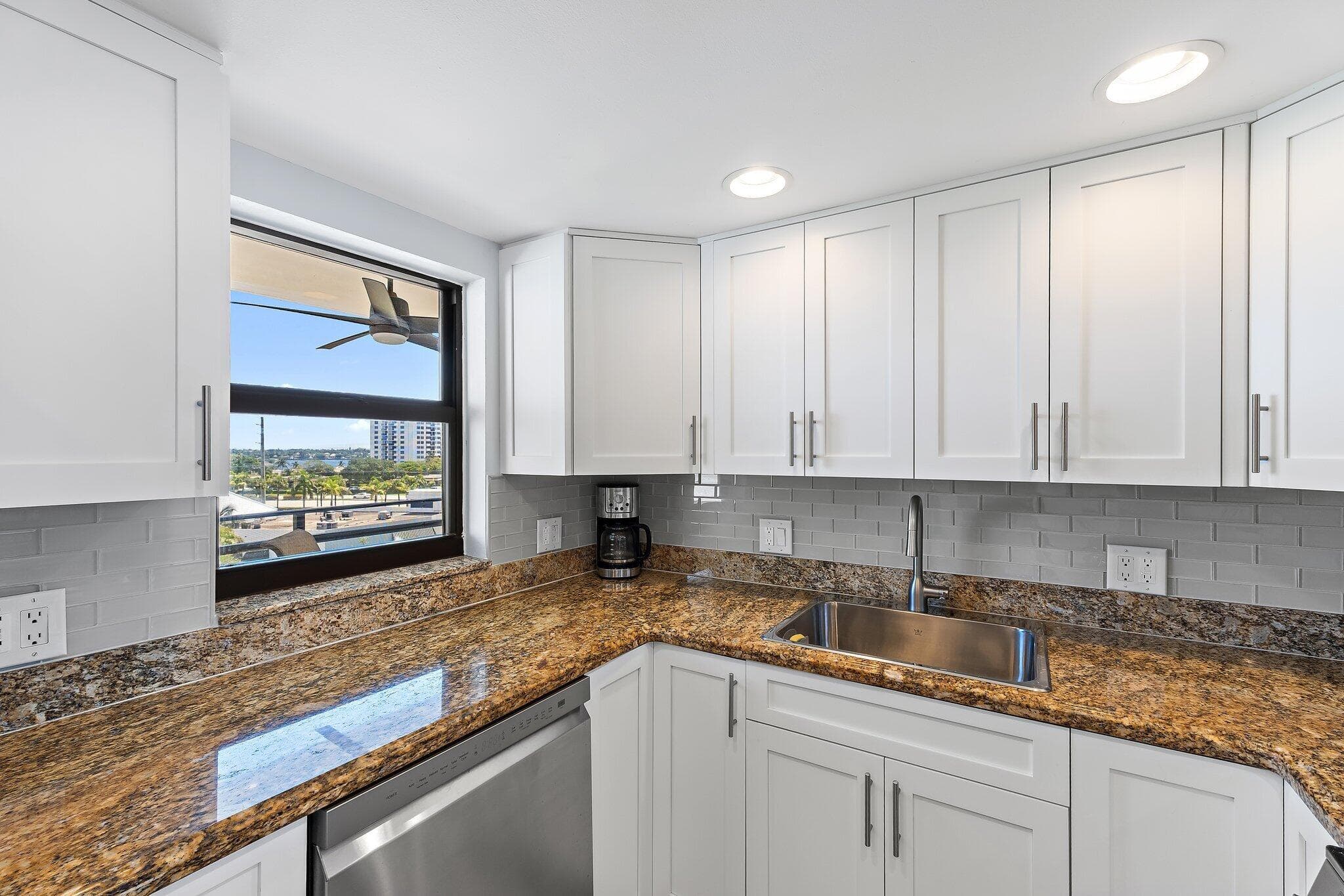 336 Golfview Road 619, North Palm Beach, FL 33408 11