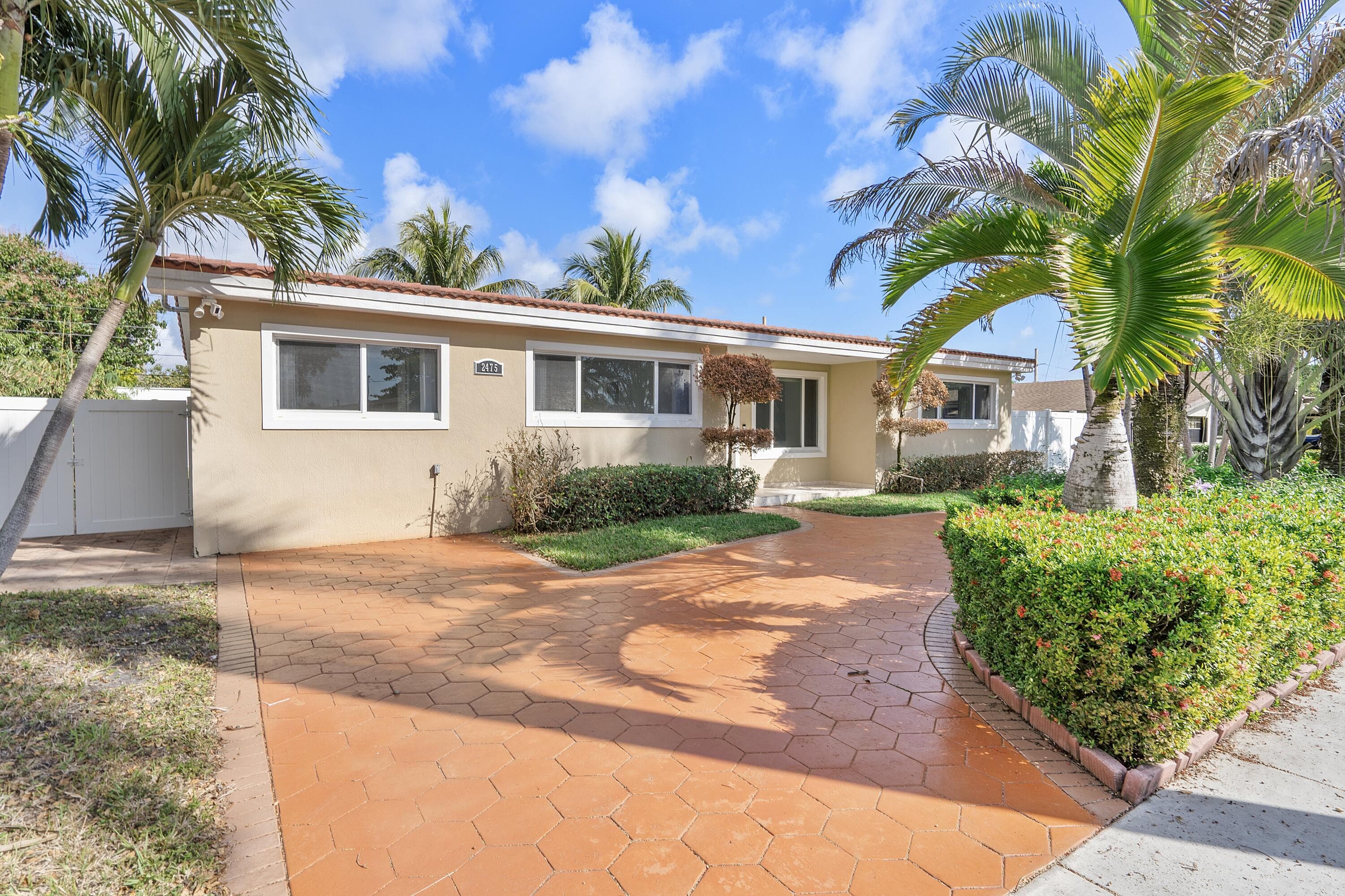 2475 NE 214th Street, Aventura, FL 33180 3