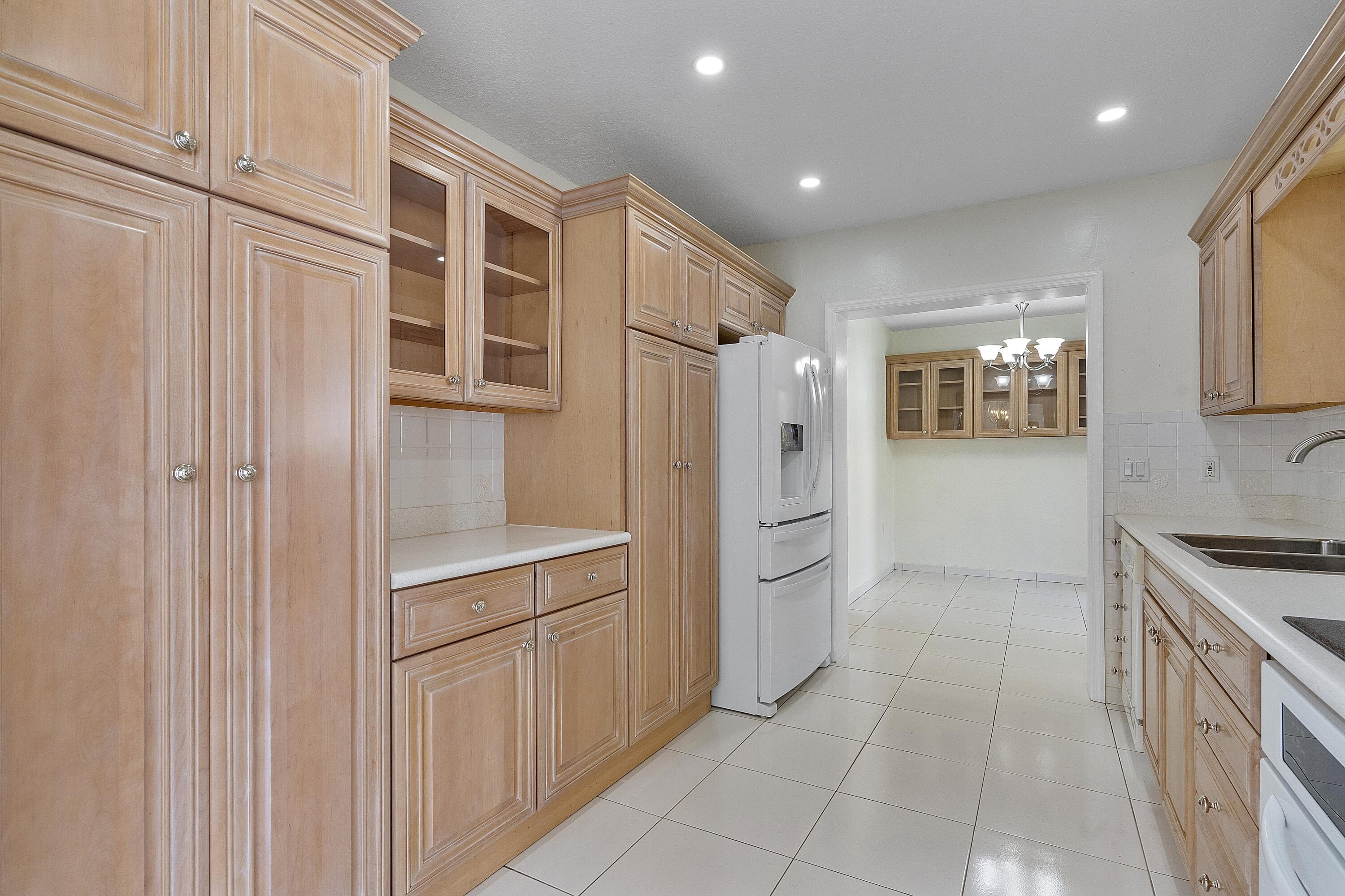 2475 NE 214th Street, Aventura, FL 33180 17