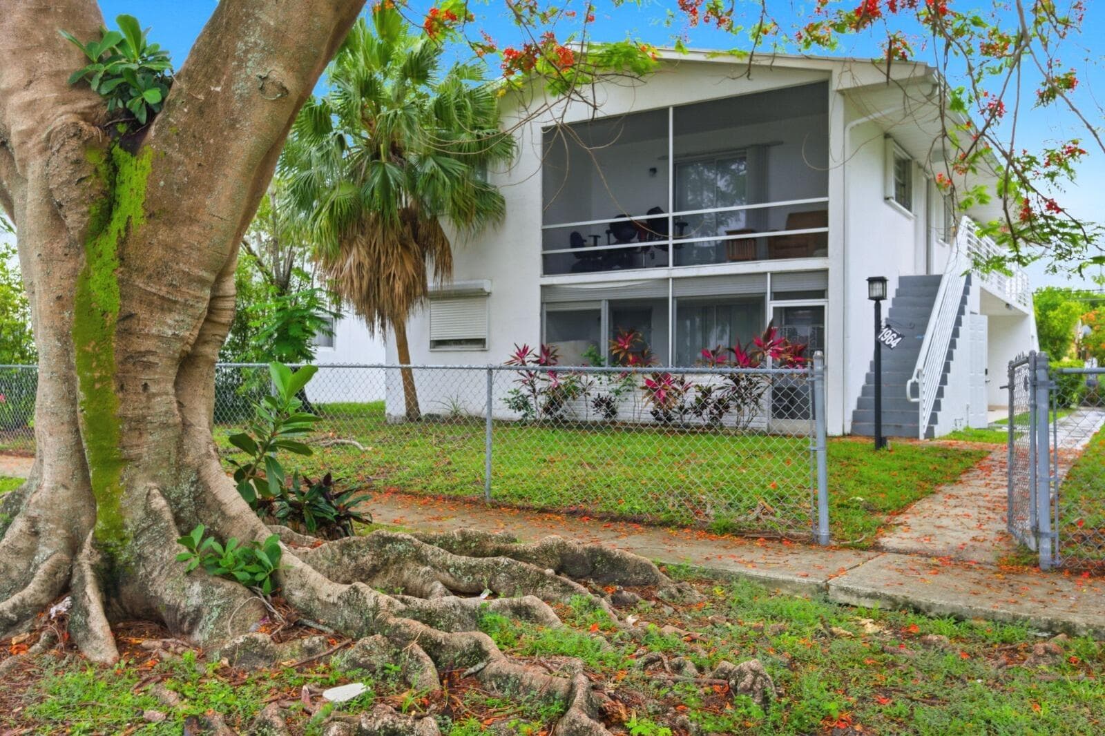 1964 NE 172nd Street Efficiency, North Miami Beach, FL 33162