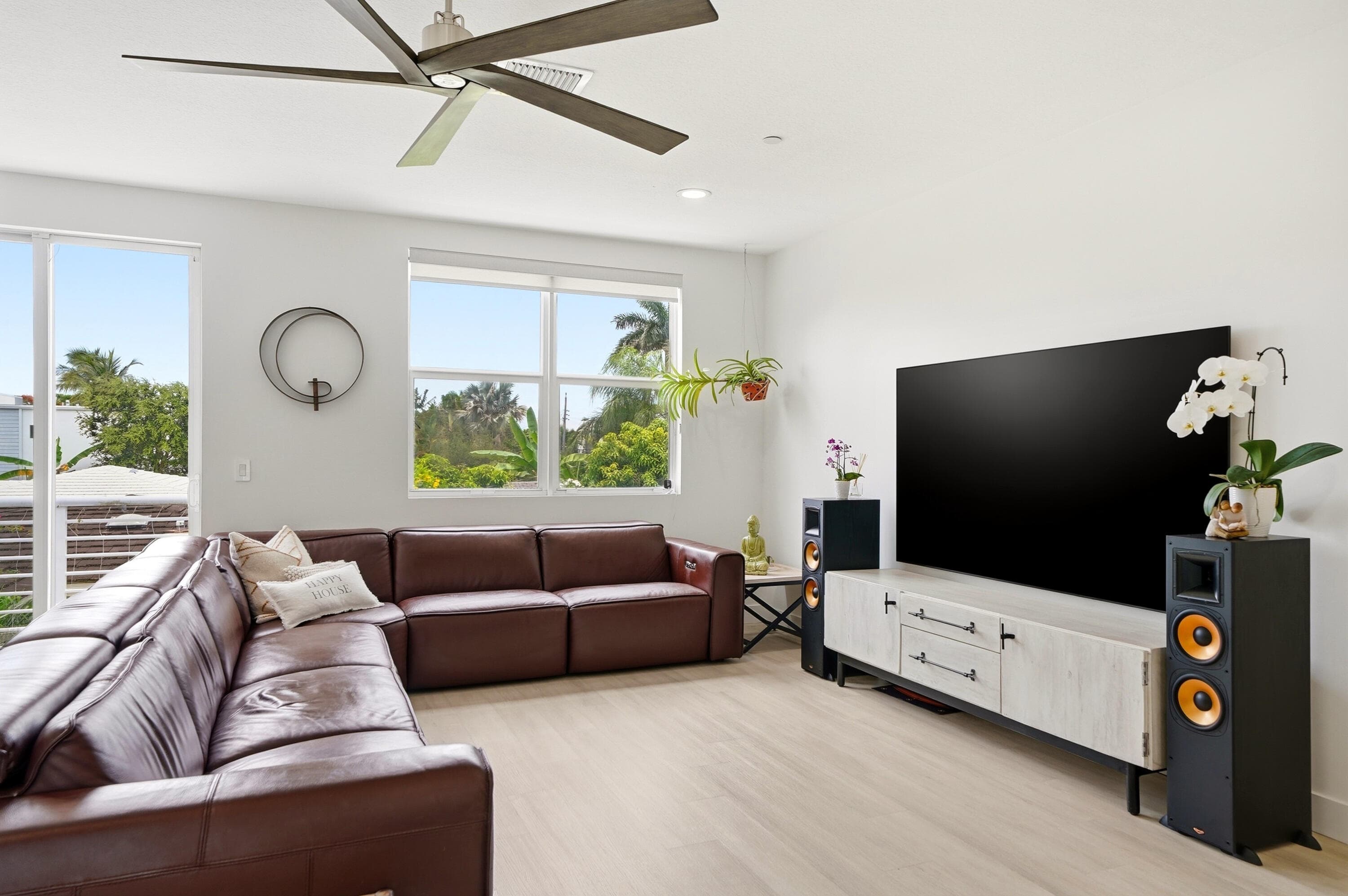 1210 NE 11th Avenue, Fort Lauderdale, FL 33304 24