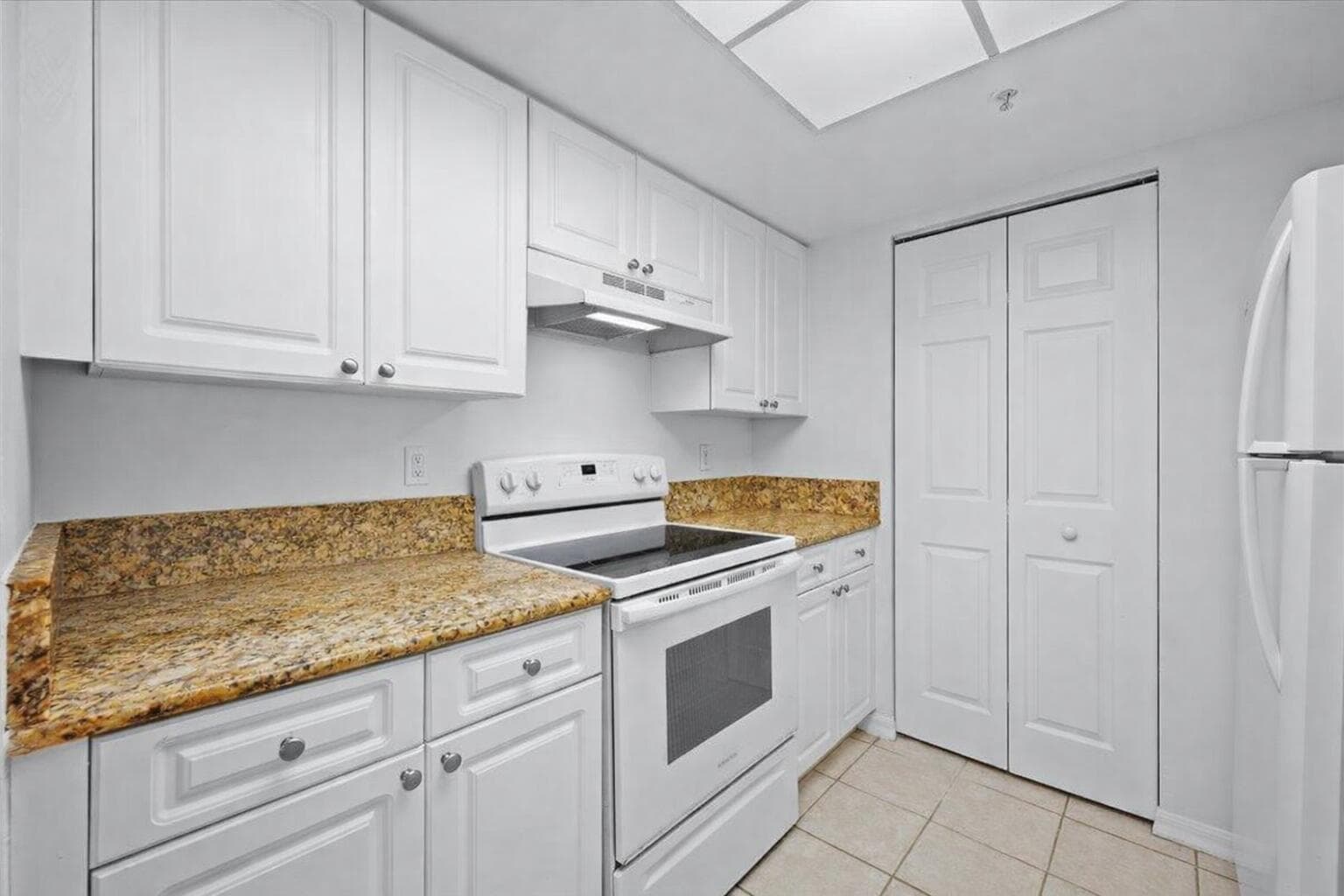 200 N Crestwood Court N 211, Royal Palm Beach, FL 33411
