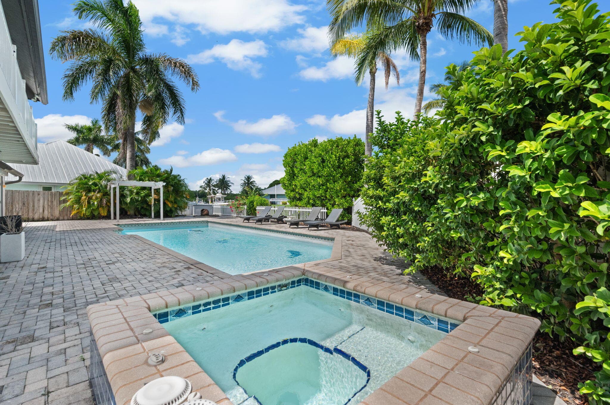 121 Queen Eugenia Court, Hutchinson Island, FL 34949 43