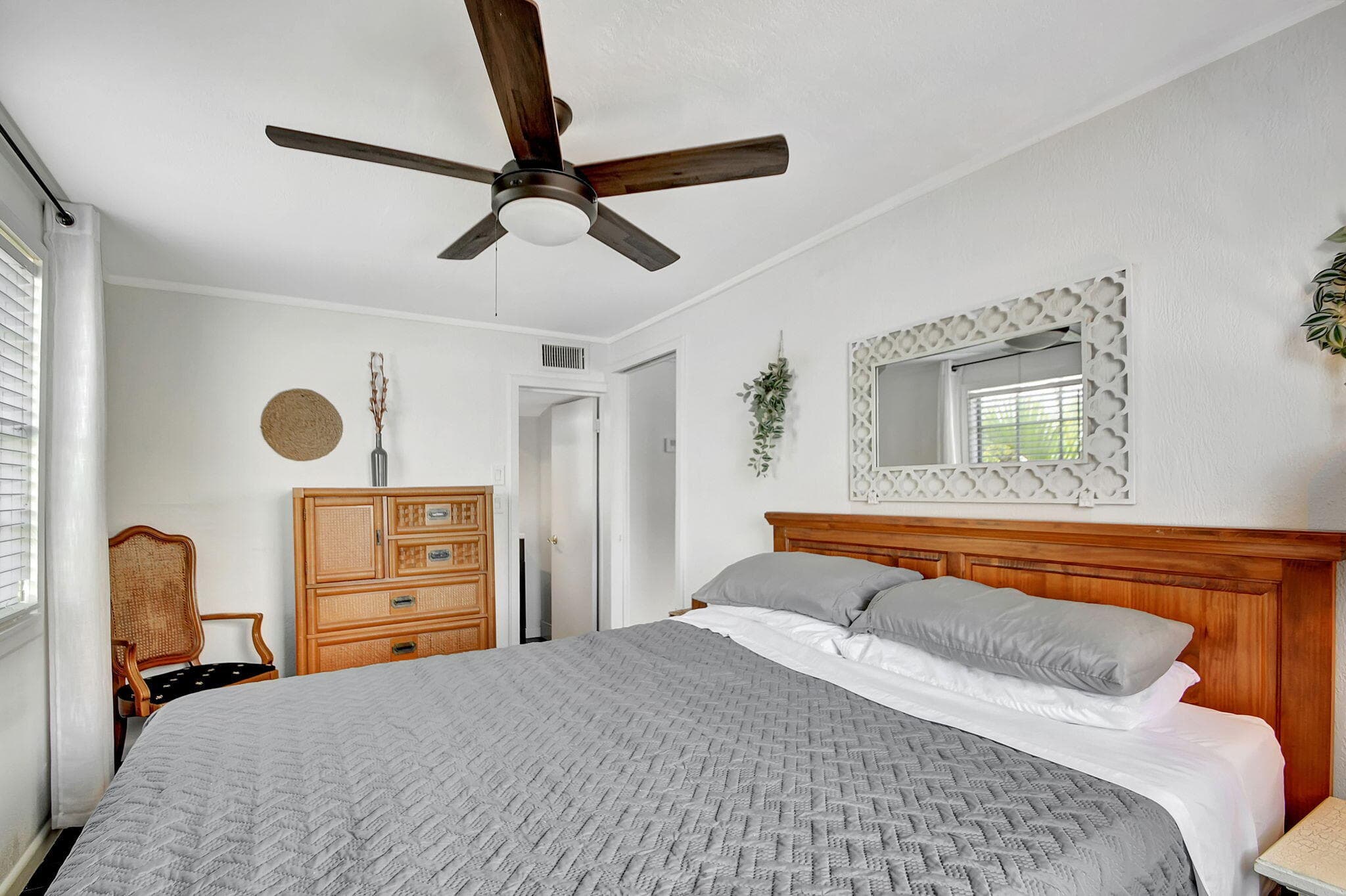 412 El Prado, West Palm Beach, FL 33405 55