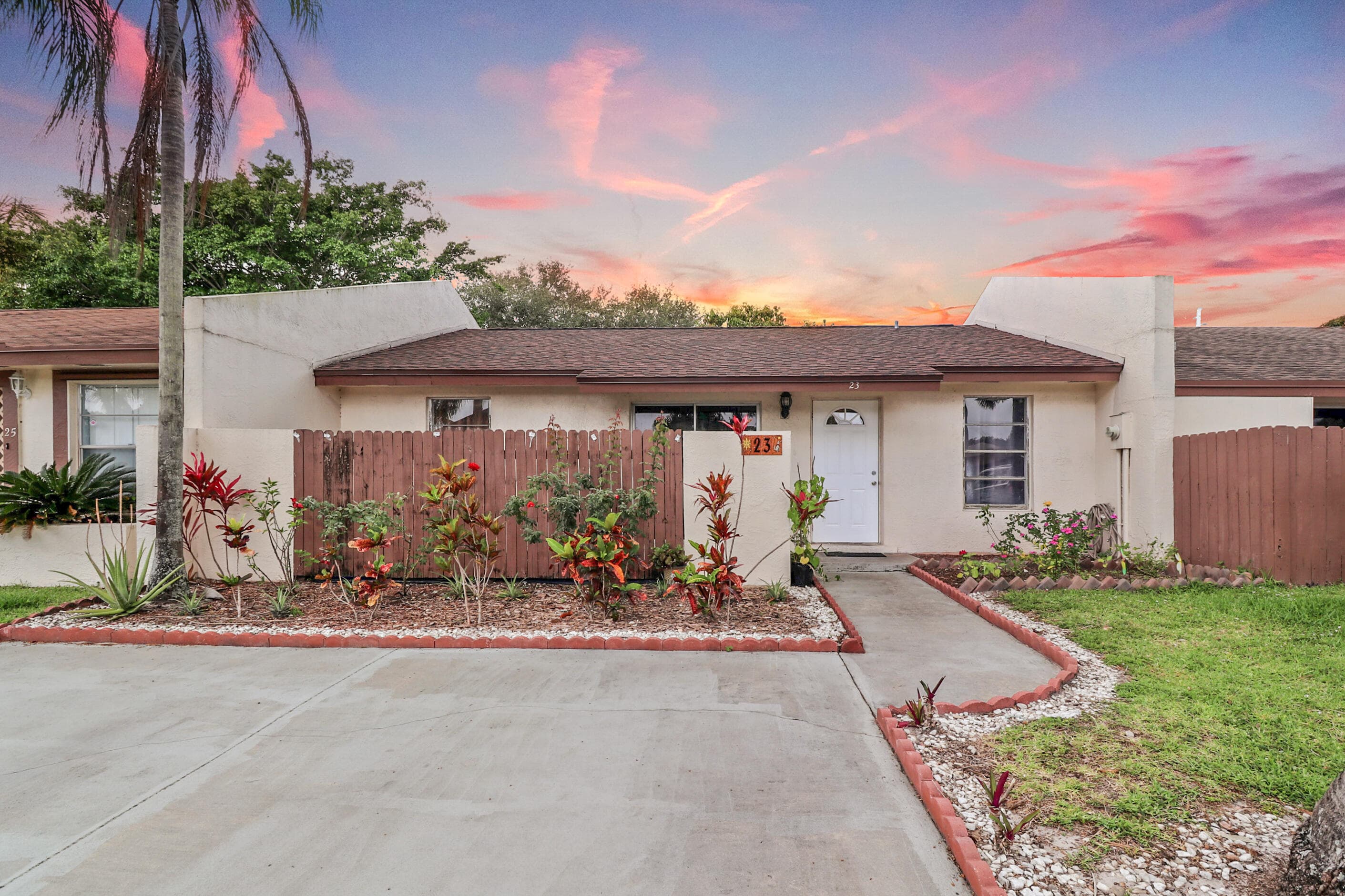 23 Chelsea Lane, Boynton Beach, FL 33426