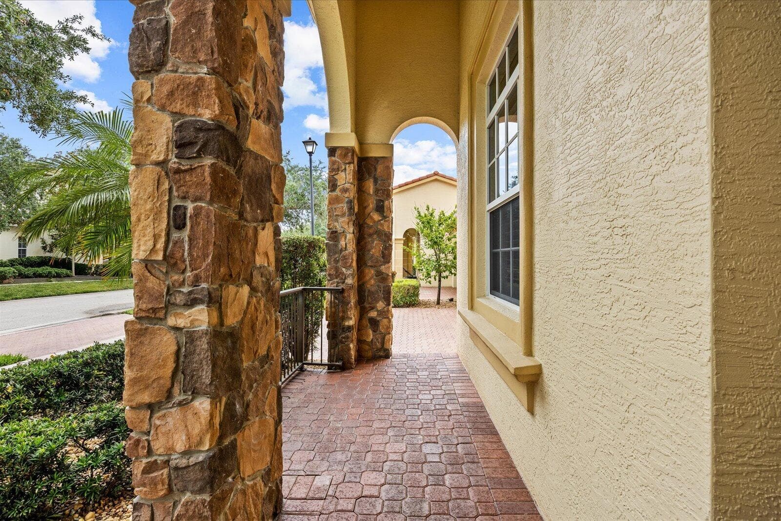 10099 SW Duccio Lane, FL 34986 6