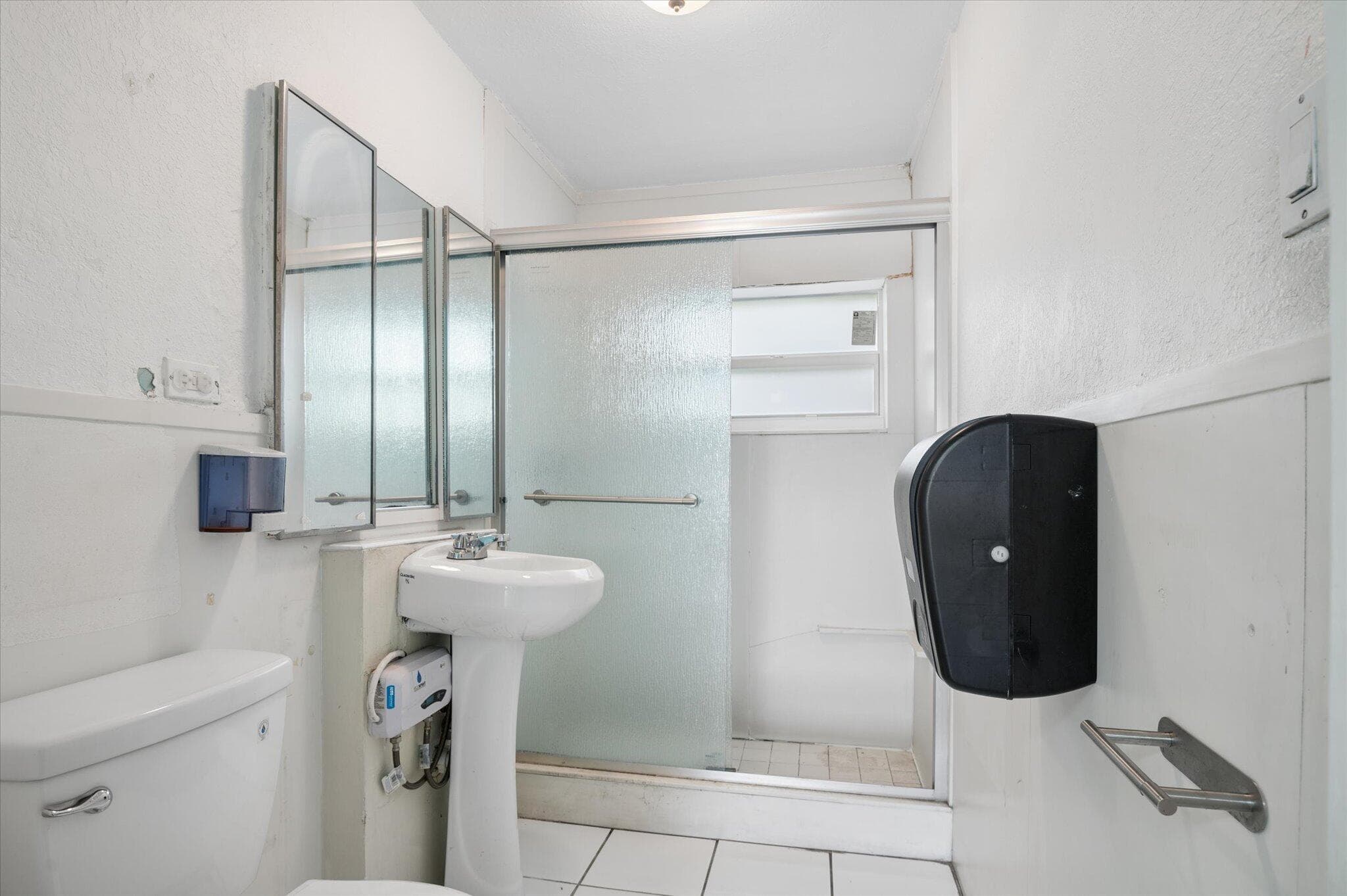 411 E Commercial Boulevard, Oakland Park, FL 33334 14