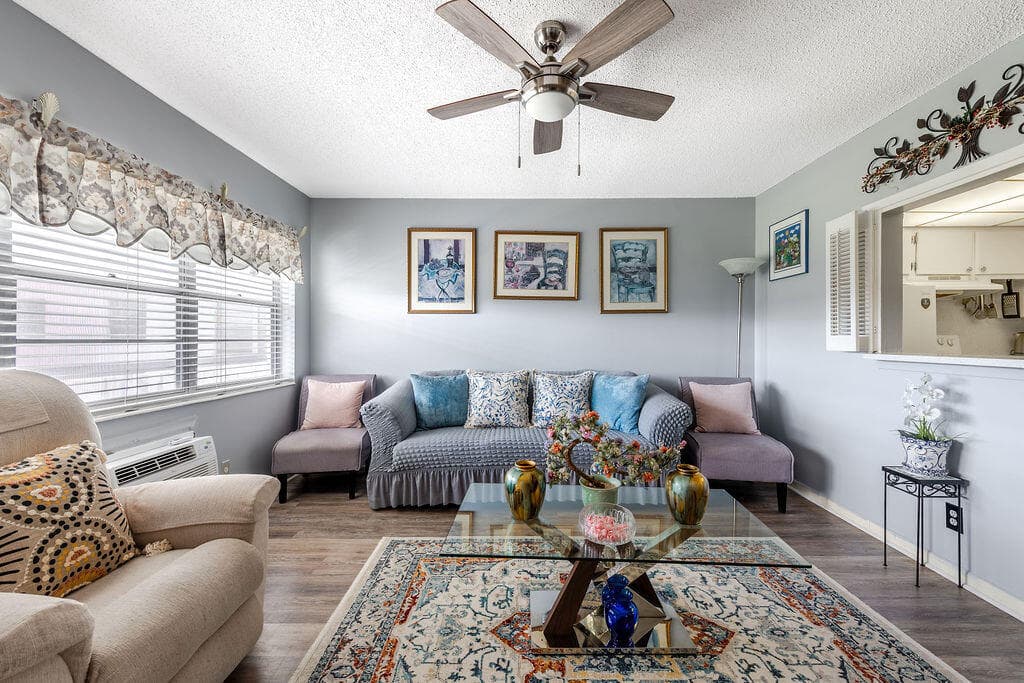 393 Windsor, West Palm Beach, FL 33417 5