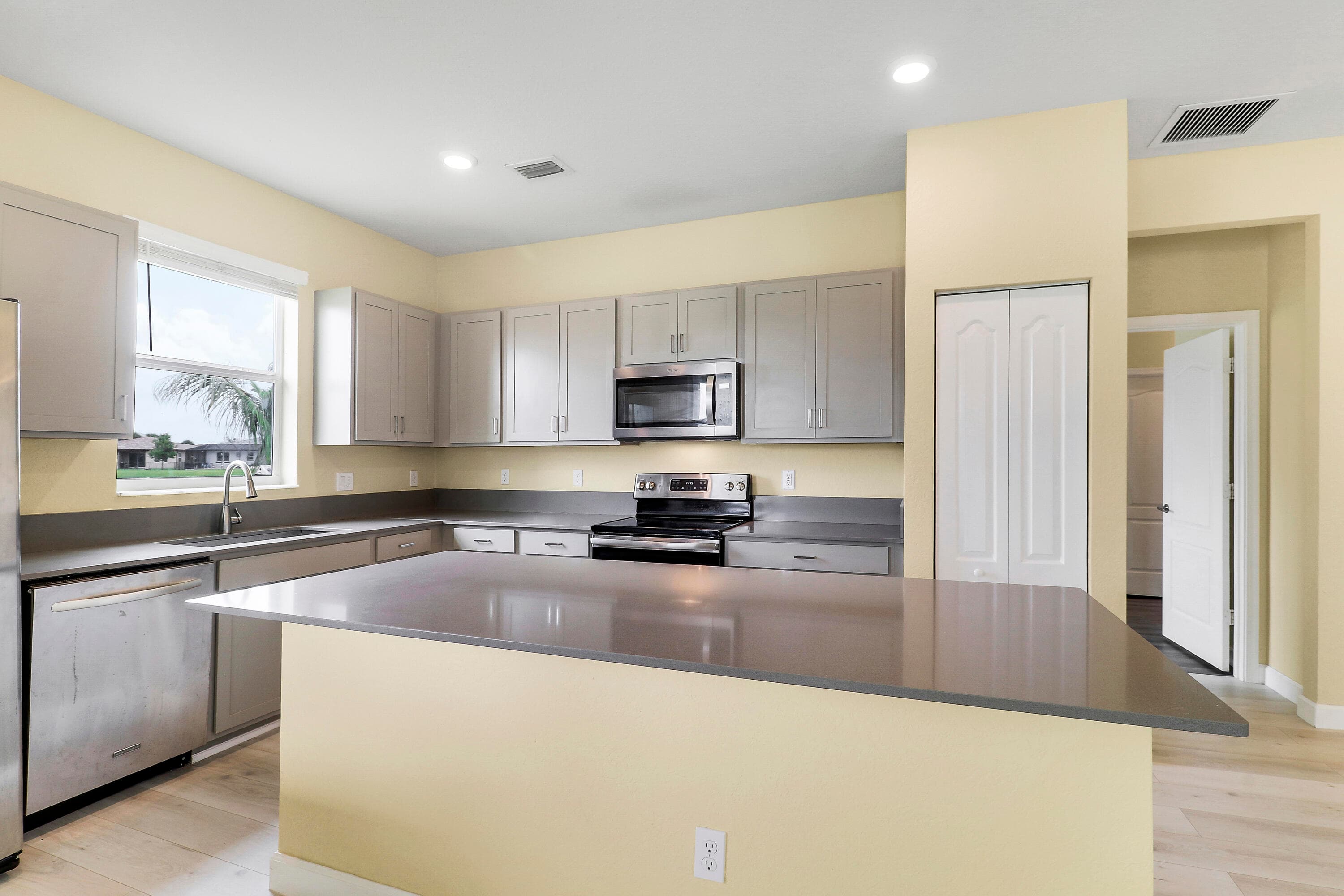 8292 NW Greenbank Circle, Port St. Lucie, FL 34987 46
