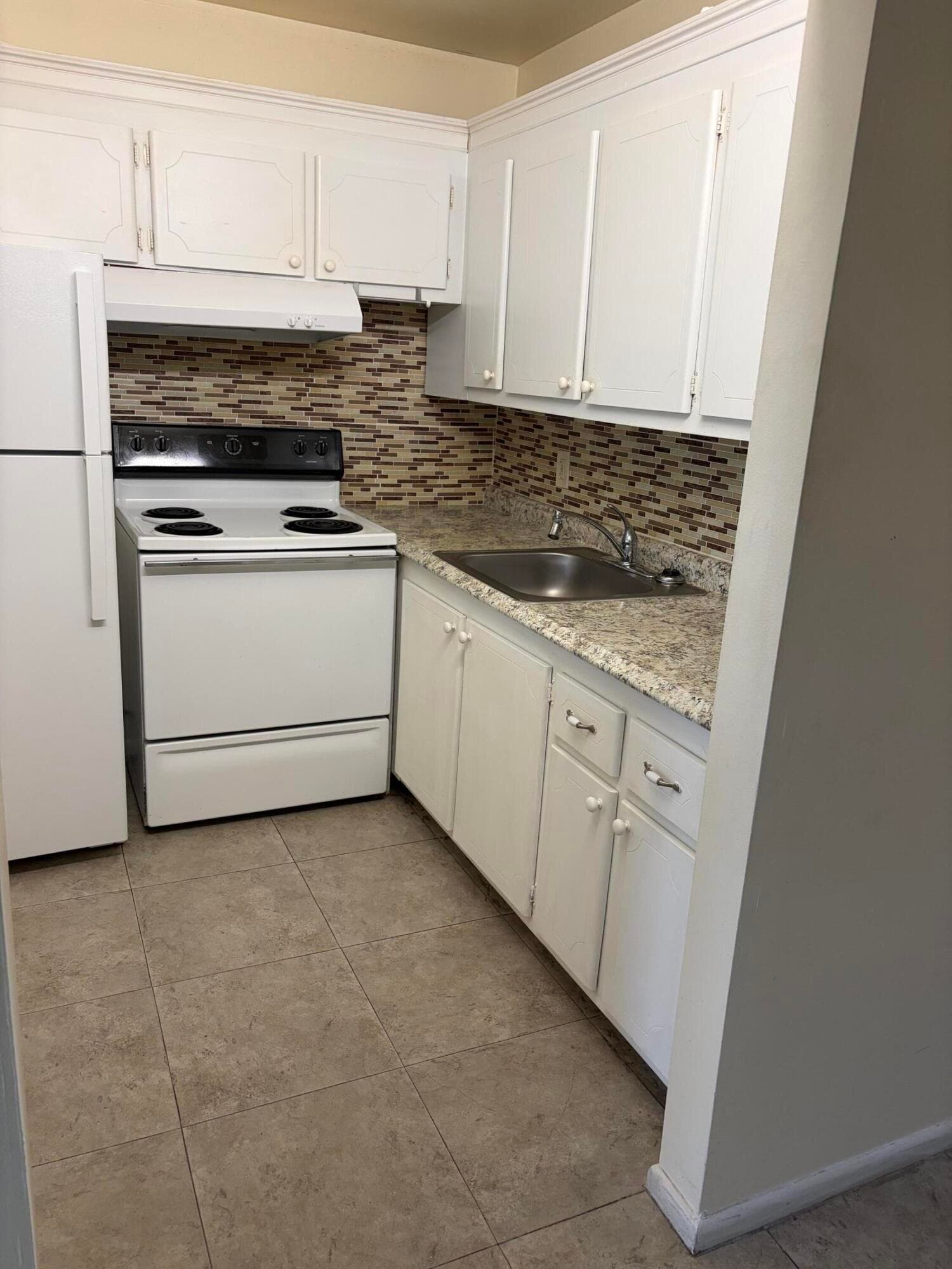 220 Berkshire K 220, West Palm Beach, FL 33417 4