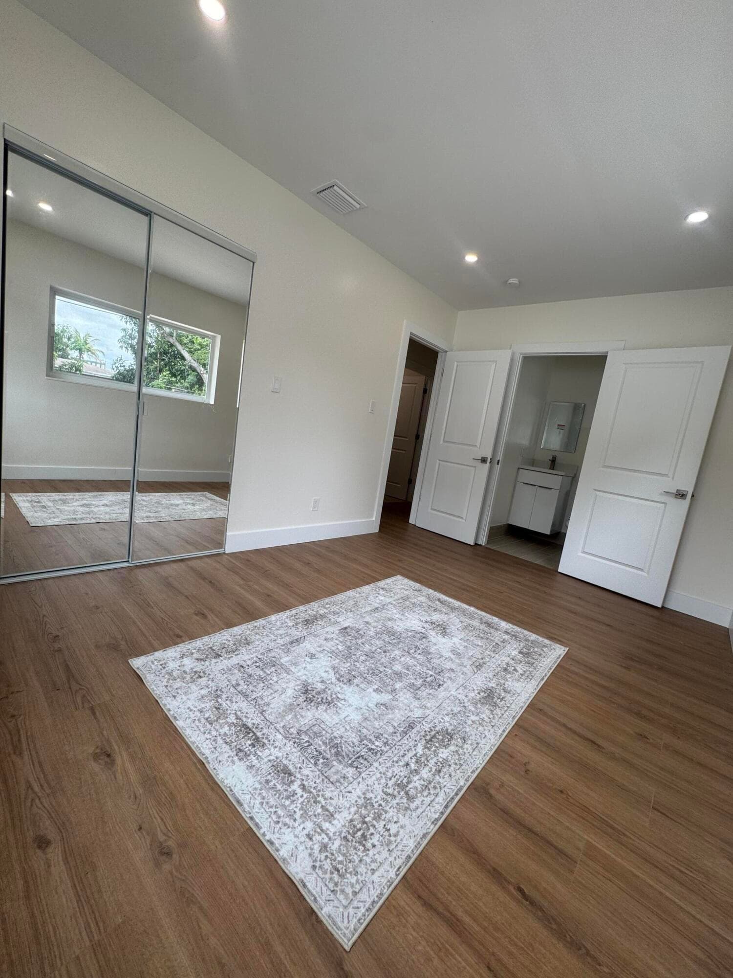 725 NE 160th Terrace, Miami, FL 33162 24