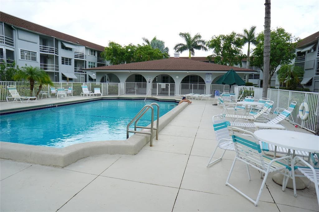 1040 SE 4th Avenue 222, Deerfield Beach, FL 33441 25