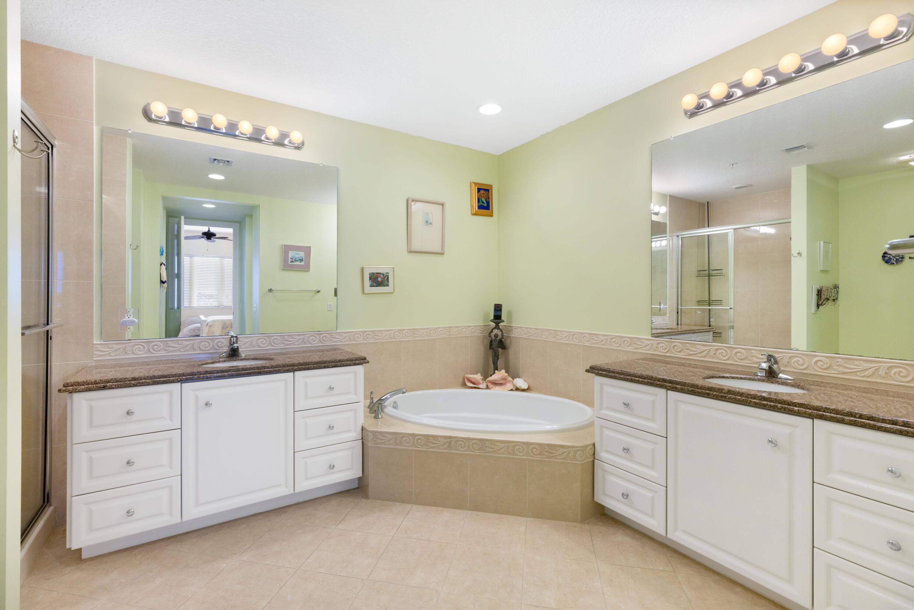 33 Harbour Isle Drive W 201, Fort Pierce, FL 34949 19