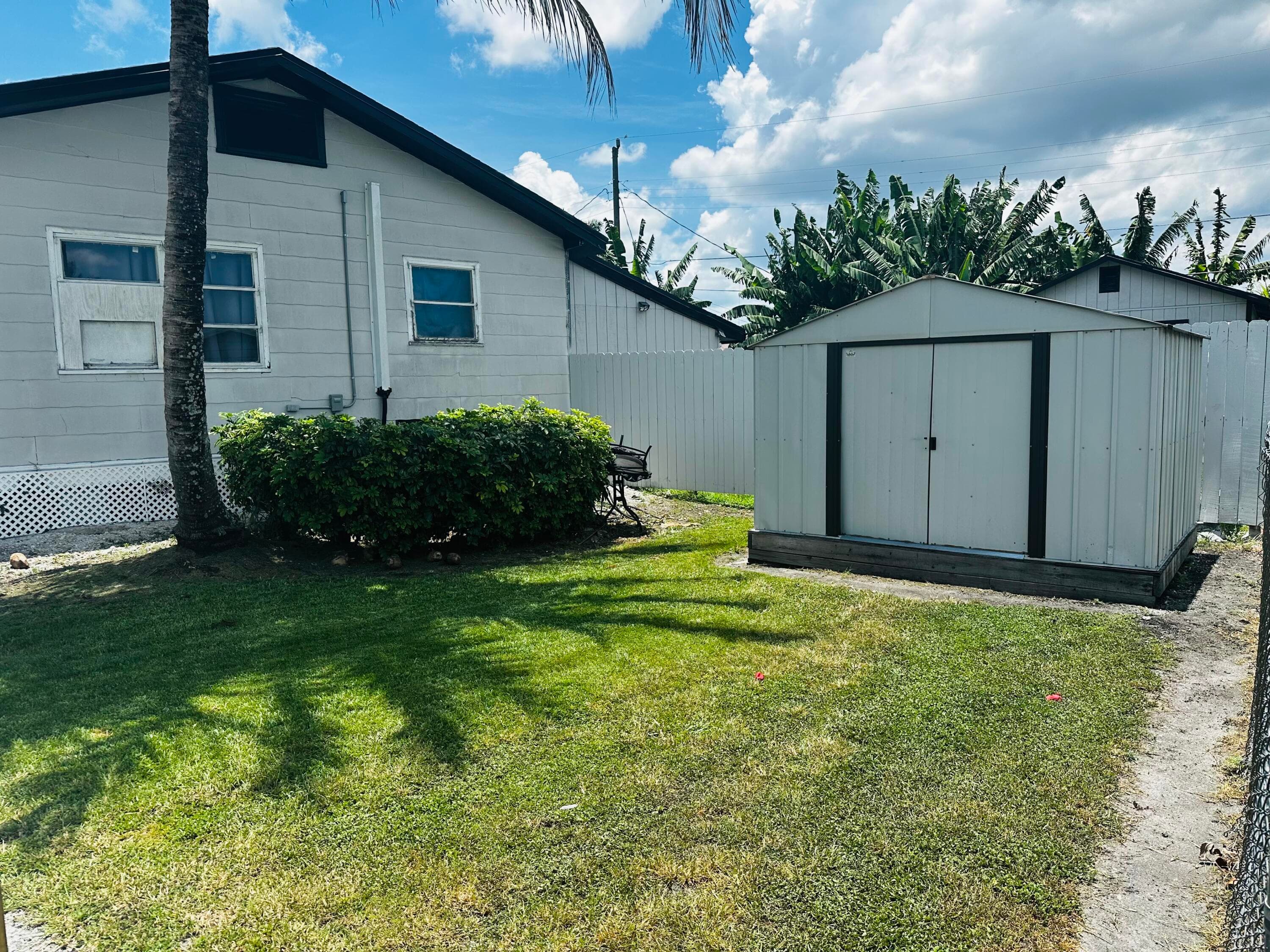 566 SE 7th Drive, Belle Glade, FL 33430 2
