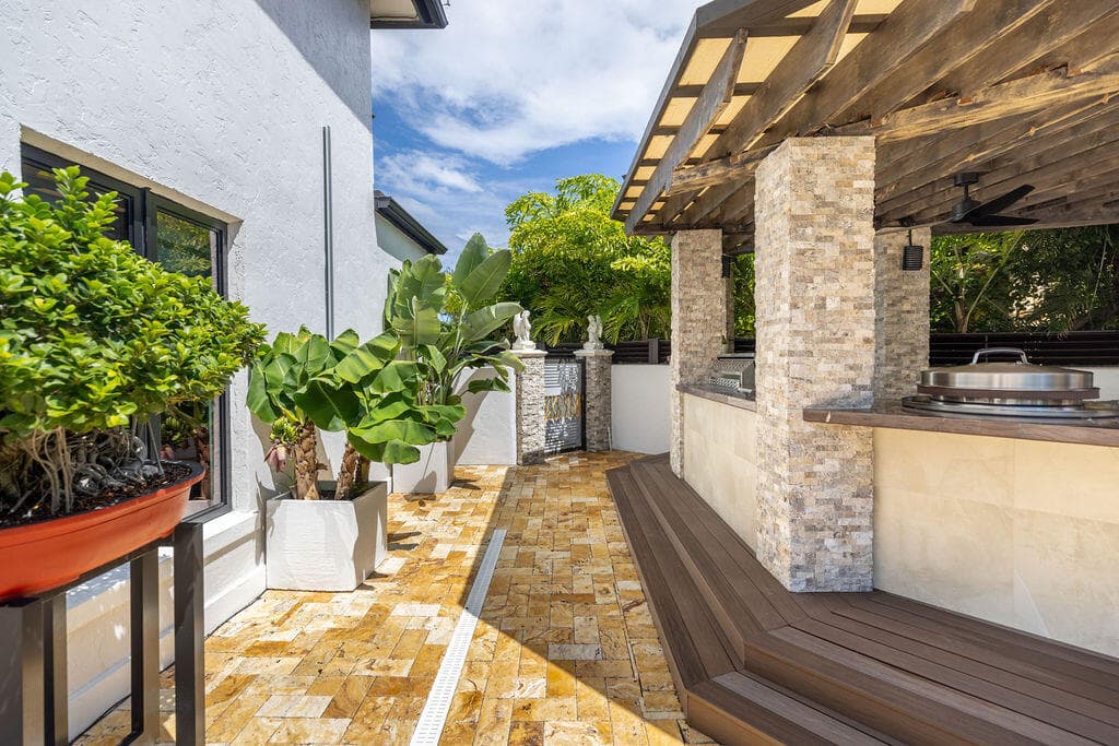 290 NW 6th Street, Boca Raton, FL 33432 69