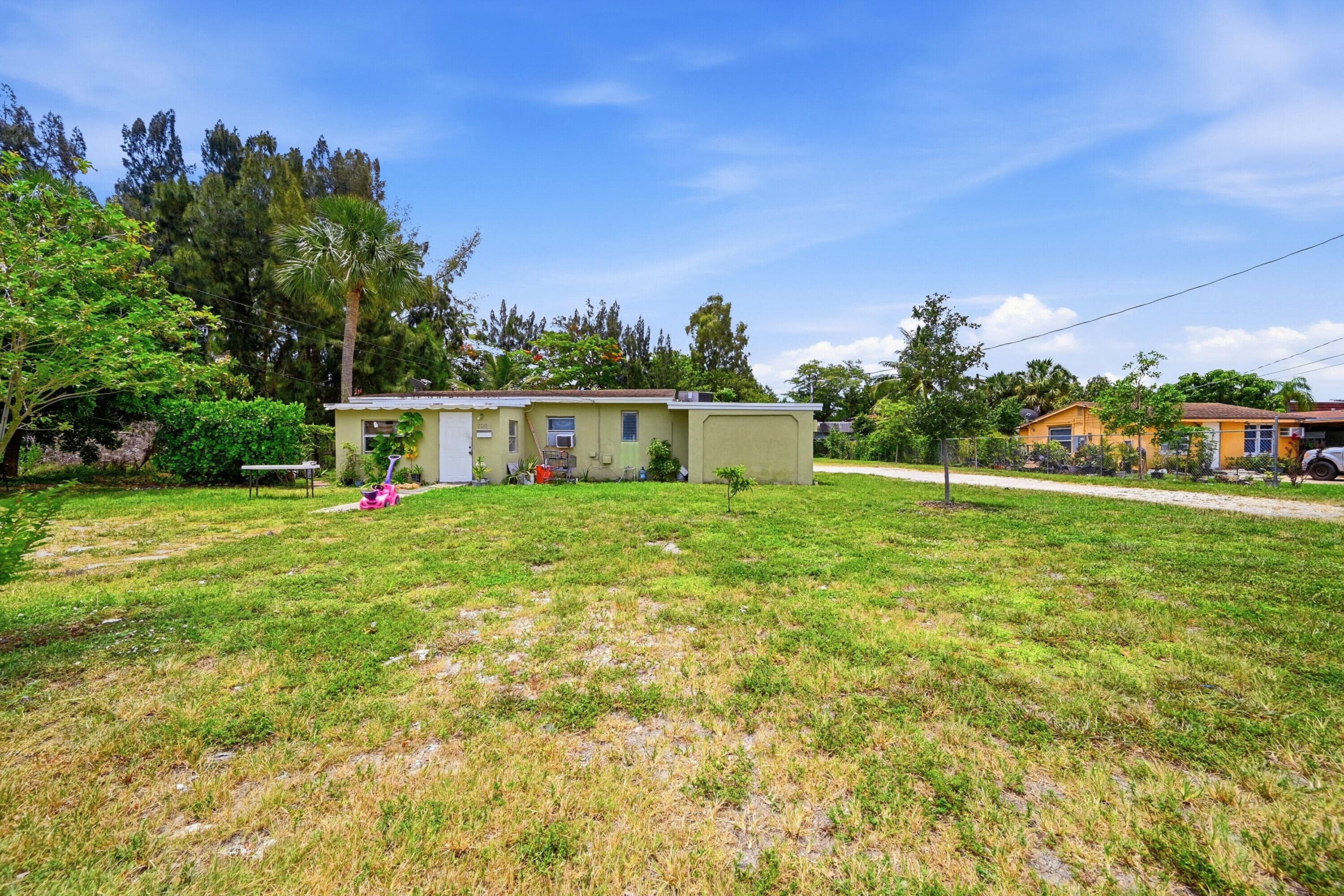 700 SW 8th Street, Pompano Beach, FL 33060