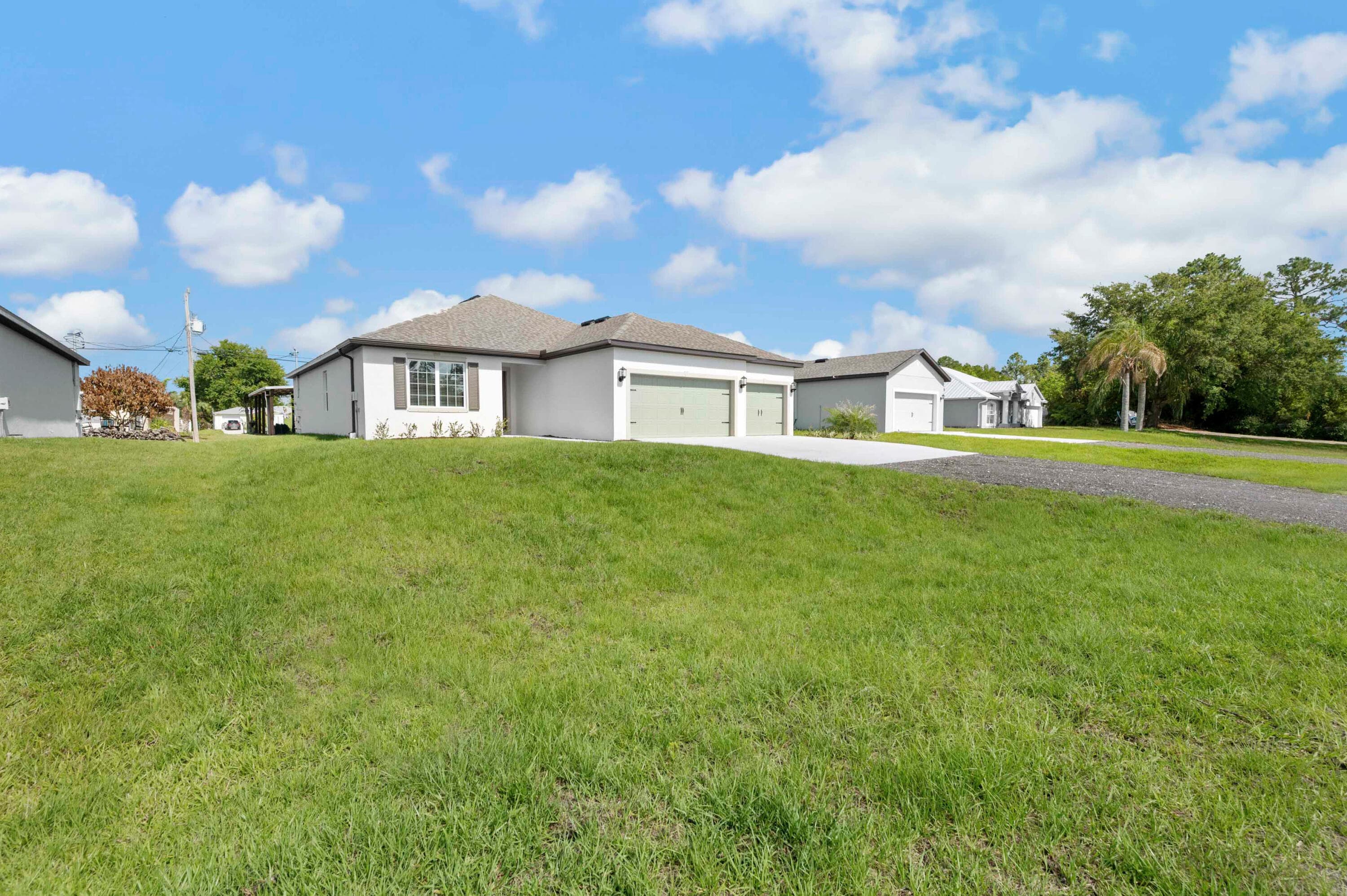 8225 95th Avenue, Vero Beach, FL 32967 2