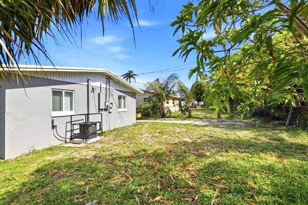 2302 Avenue M, Riviera Beach, FL 33404 19