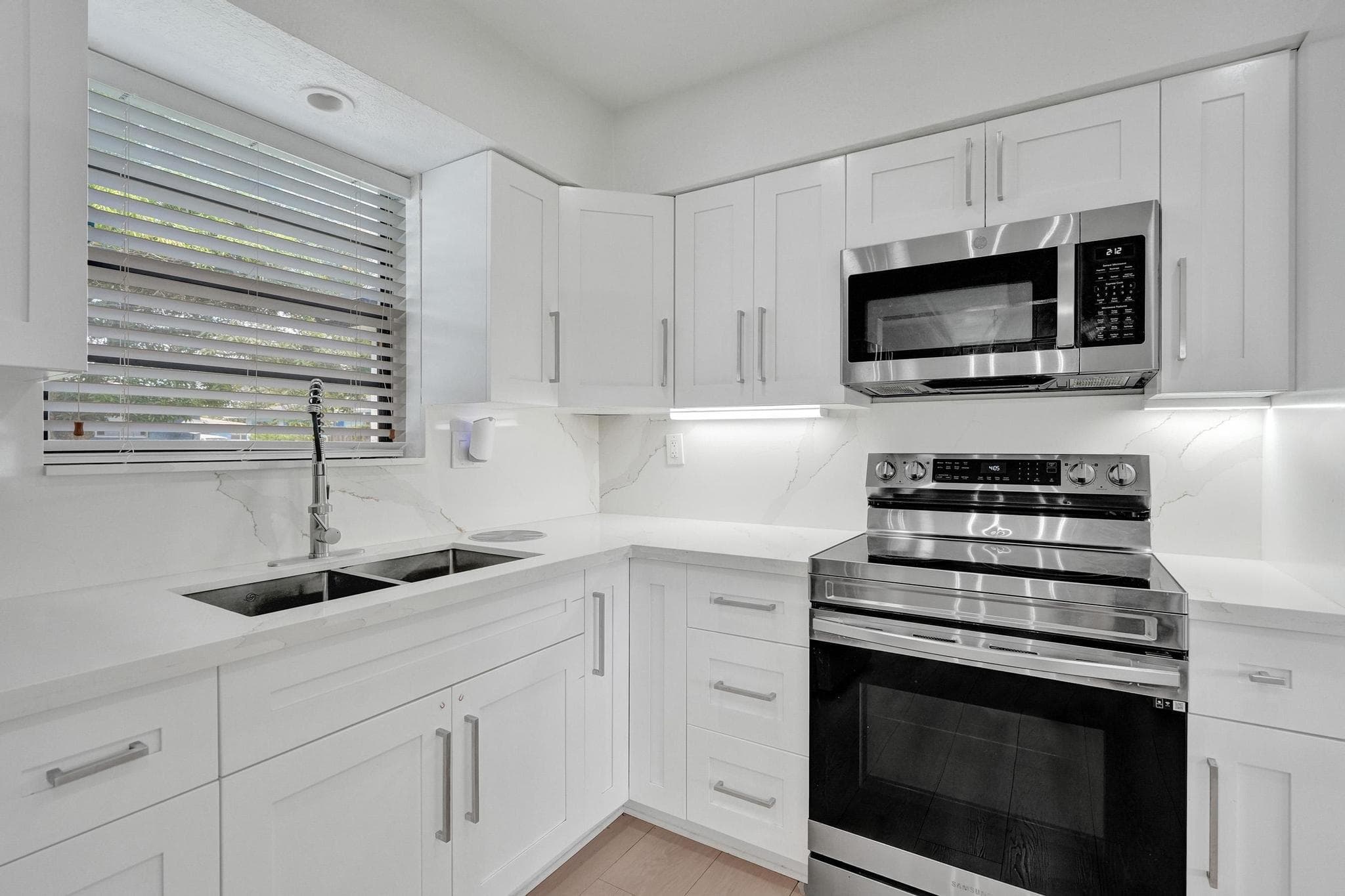 1054 Wyoming Avenue, Fort Lauderdale, FL 33312 10