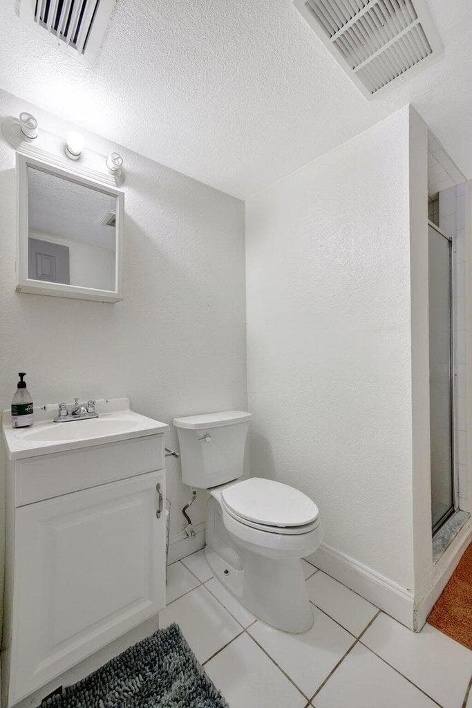 2400 NE 33rd Avenue 211, Fort Lauderdale, FL 33305 25
