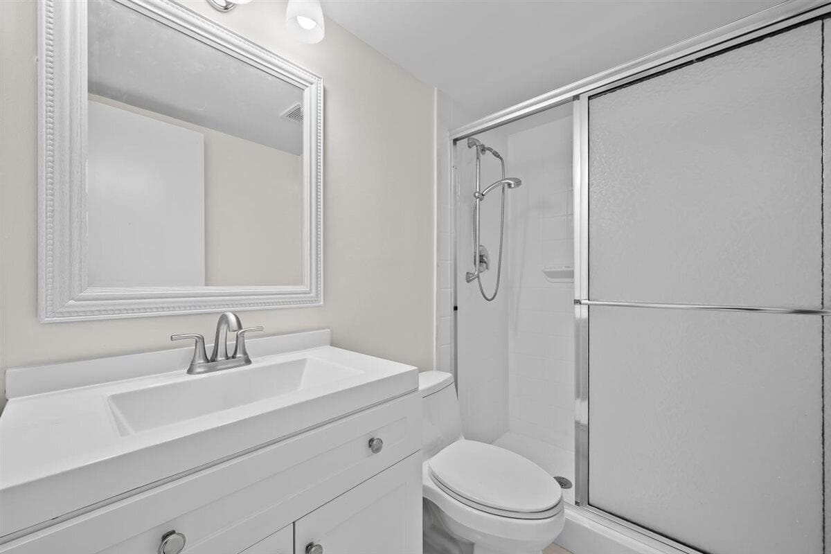 5600 N Flagler Drive 2304, West Palm Beach, FL 33407 19