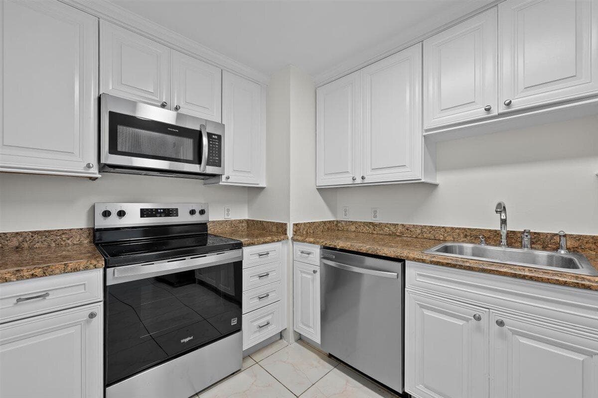 5600 N Flagler Drive 2304, West Palm Beach, FL 33407 14