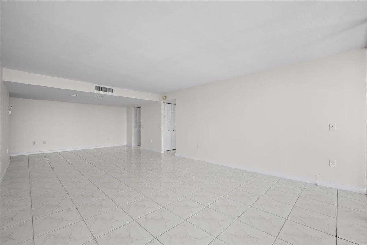 5600 N Flagler Drive 2304, West Palm Beach, FL 33407 11