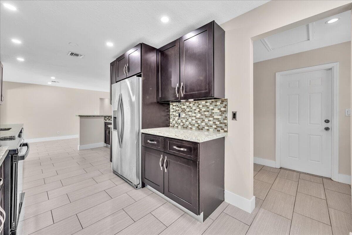 611 N Highland Drive, Hollywood, FL 33021 12