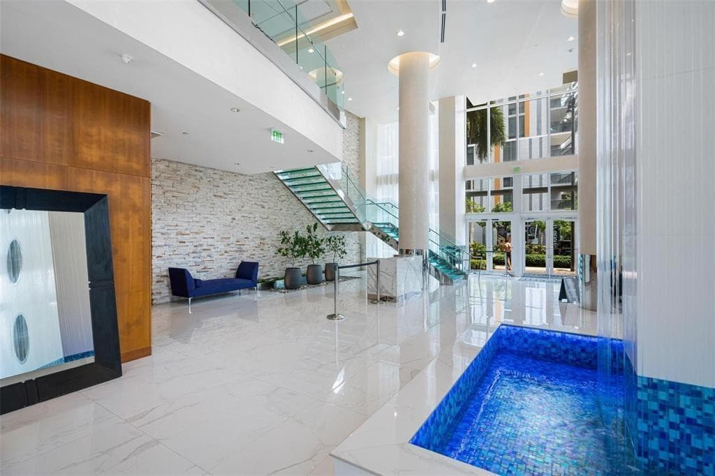 41 SE 5th Street 1615, Miami, FL 33131 8