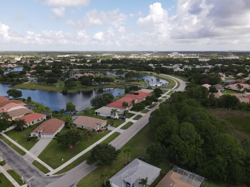 562 SW Saint Martins Cove, Port St. Lucie, FL 34986 98