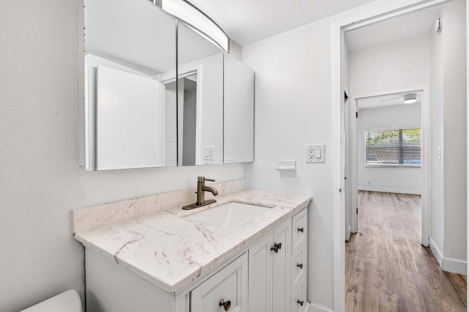 2555 NE 11th Street 104, Fort Lauderdale, FL 33304 12