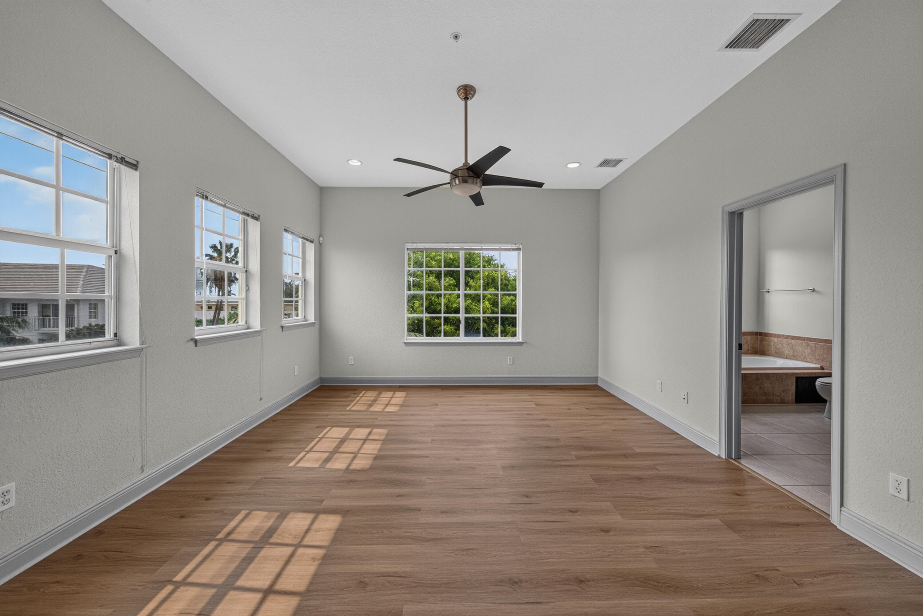 2700 NE 8th Avenue, Wilton Manors, FL 33334 12