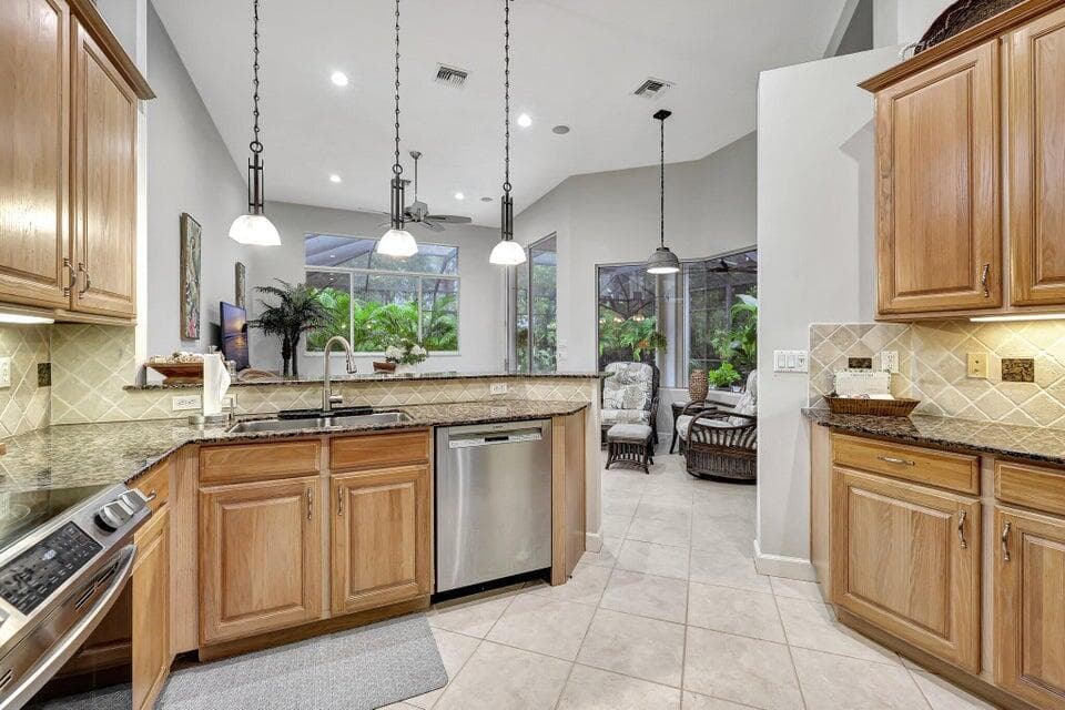 7602 Greenbrier Circle, Port St. Lucie, FL 34986 10