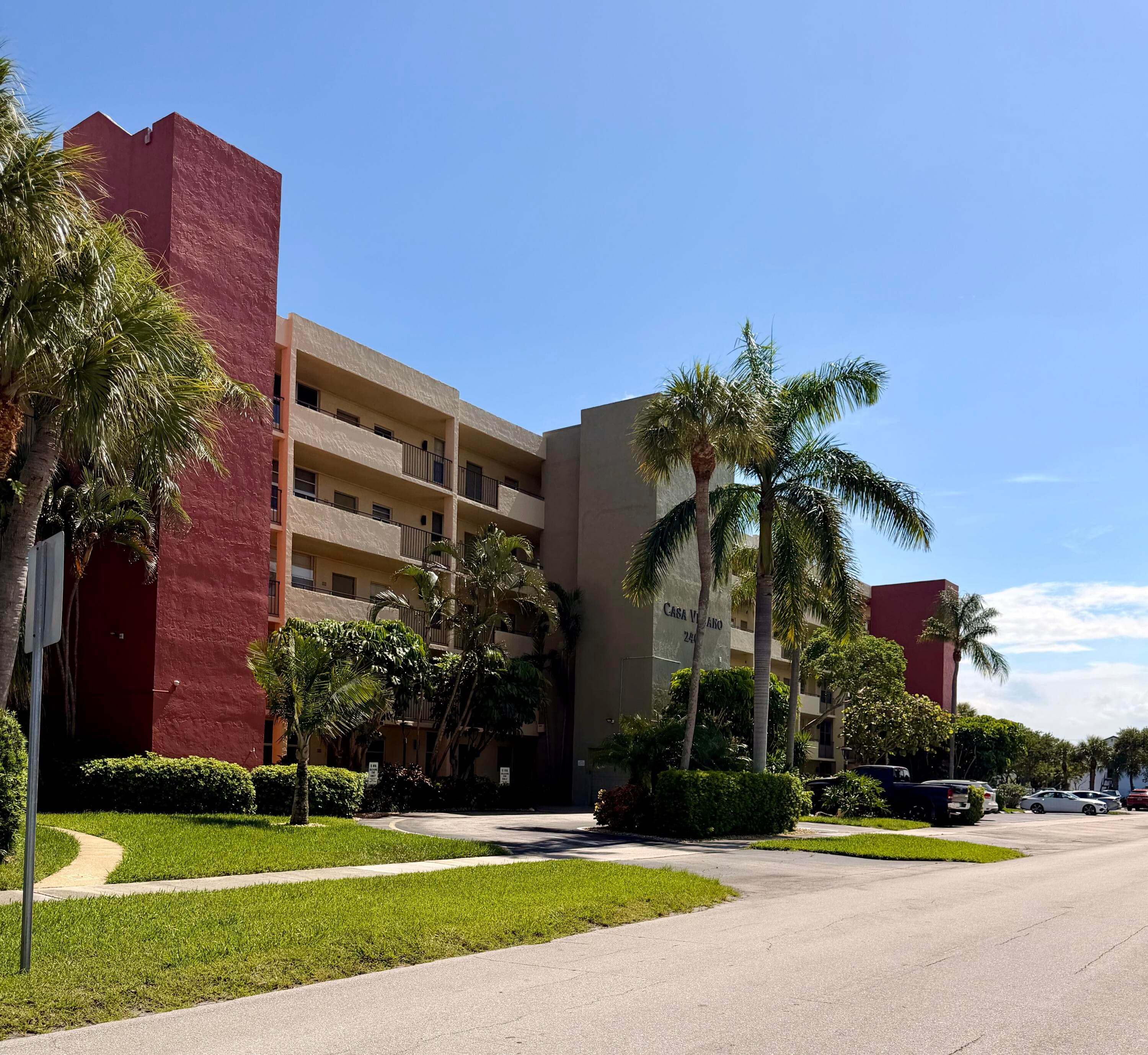 2400 NE 10th Street 106, Pompano Beach, FL 33062