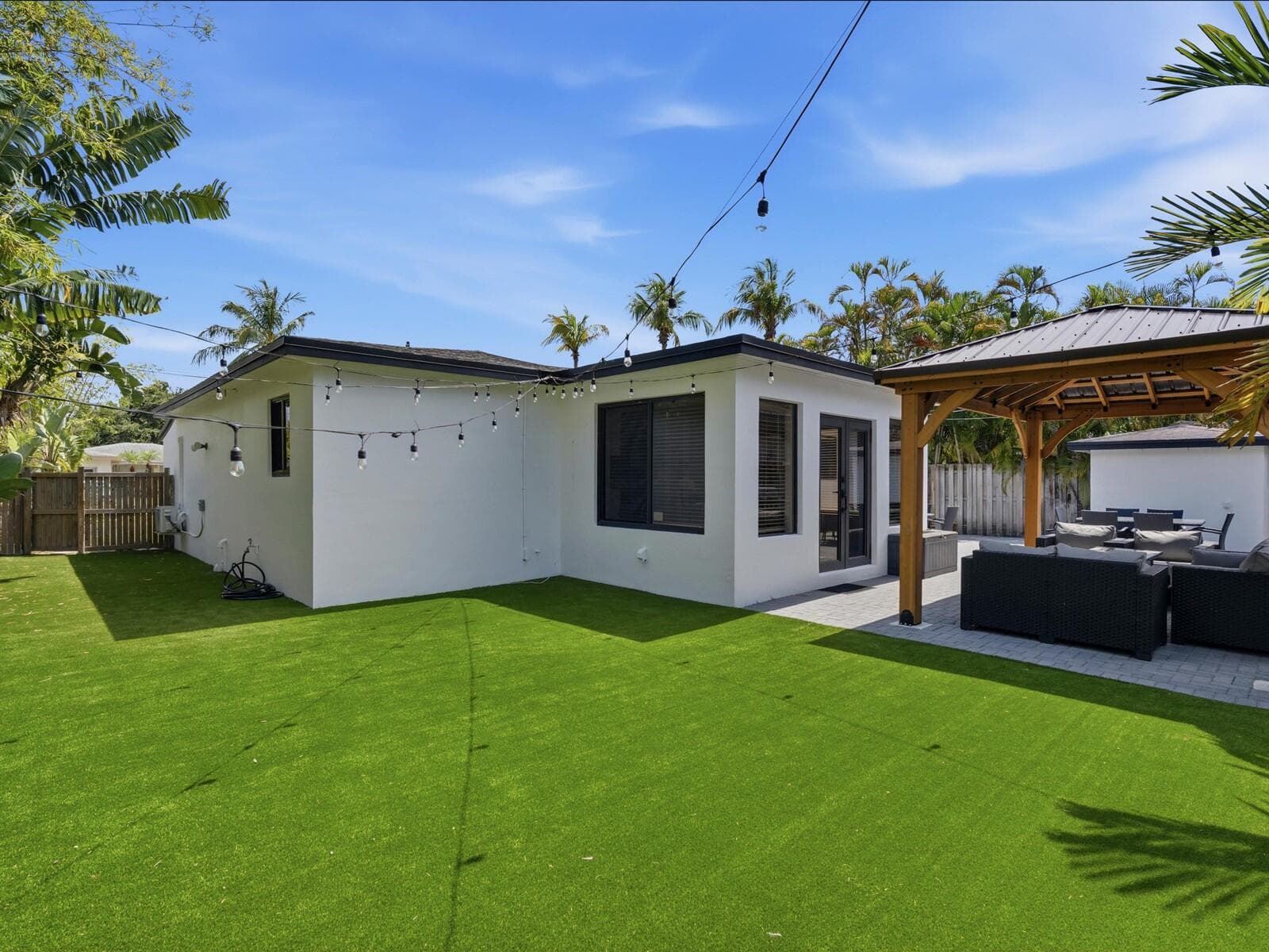 2860 Monroe Street, Hollywood, FL 33020 24