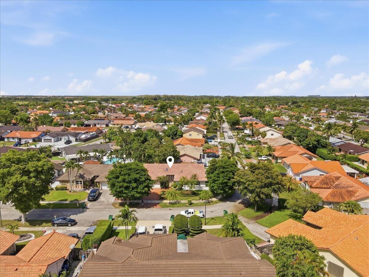 20009 NW 66th Place, Hialeah, FL 33015 30