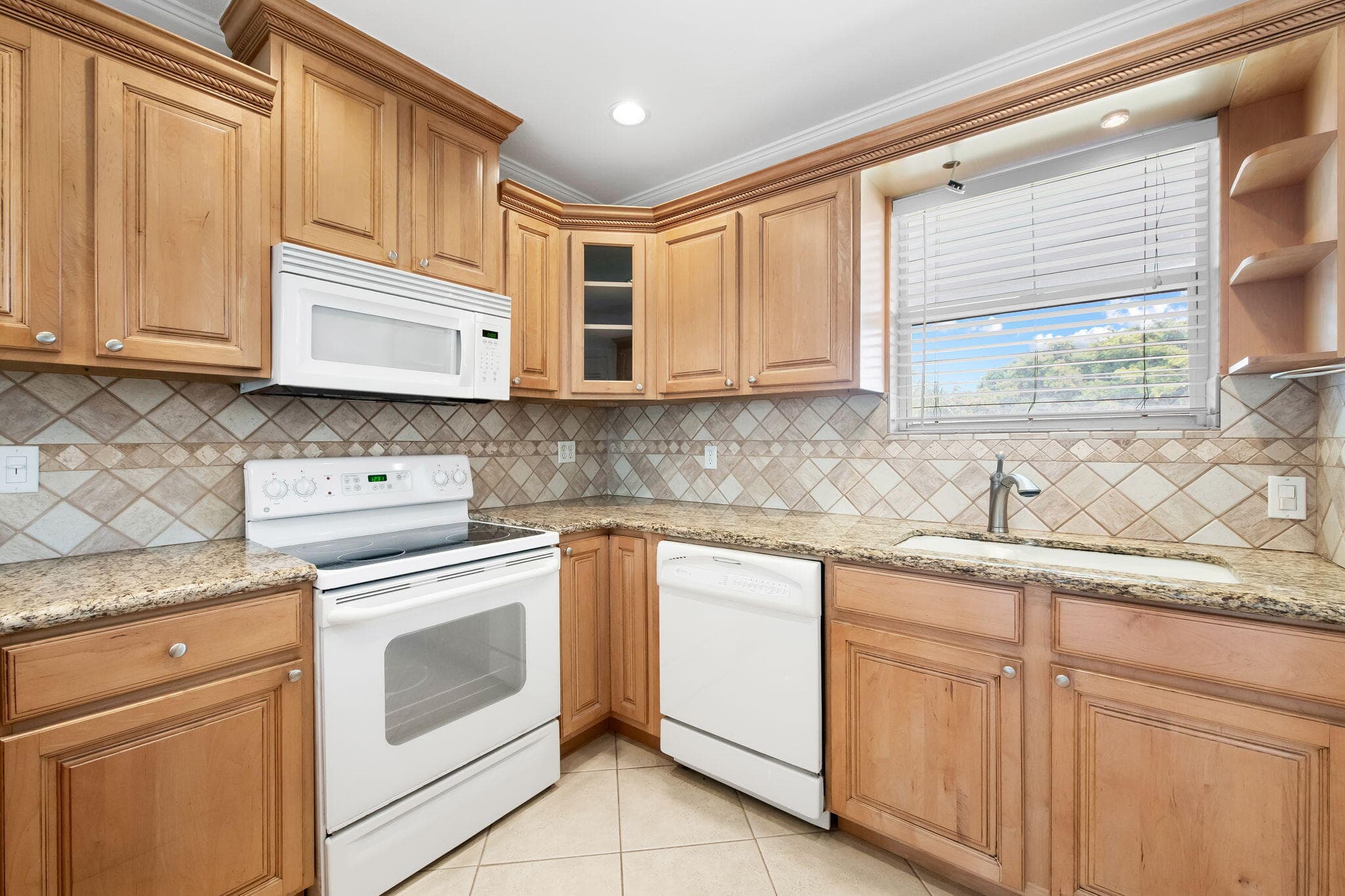2748 NE 28th Avenue 20, Lighthouse Point, FL 33064 4