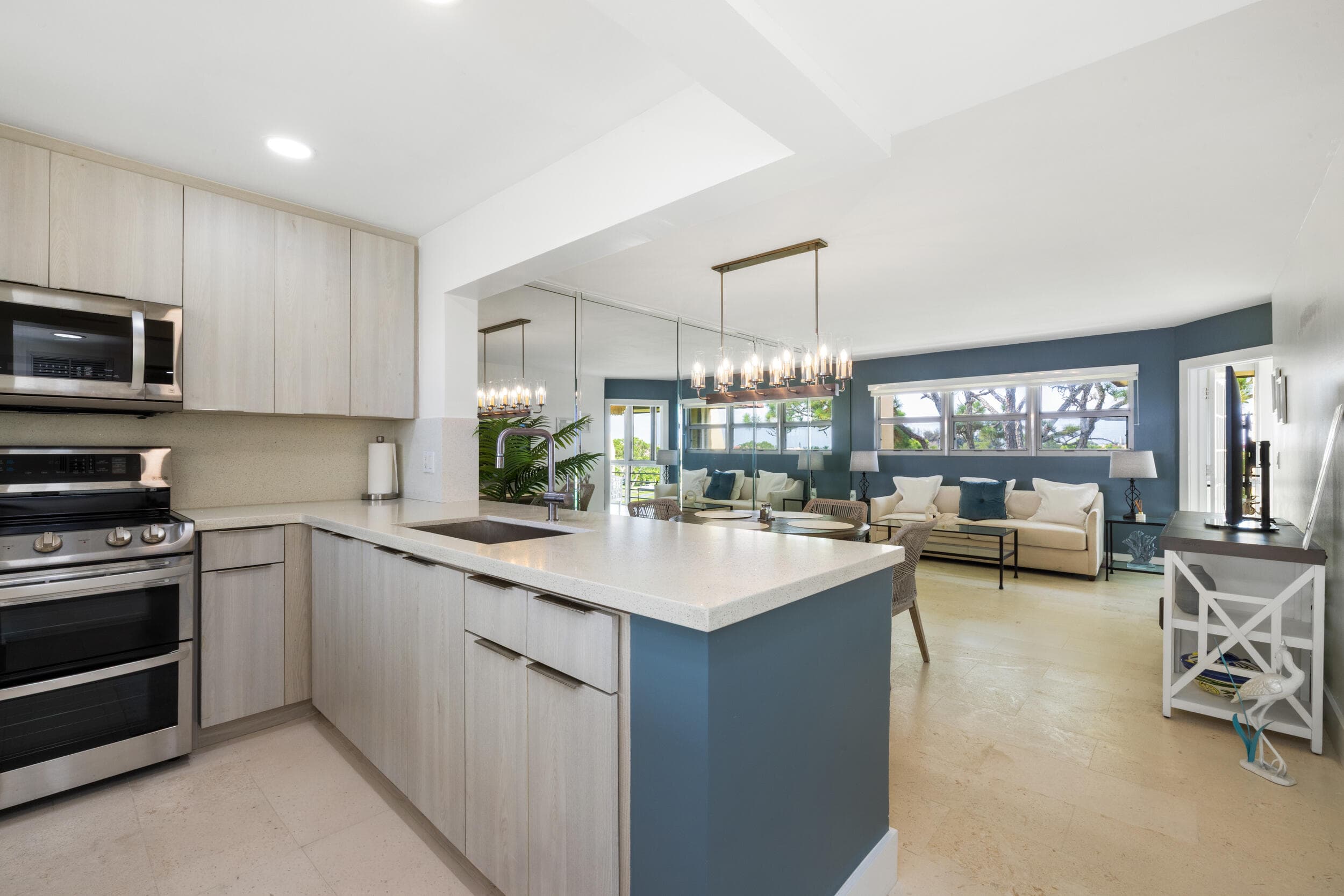 3654 Via Poinciana 603, Lake Worth, FL 33467
