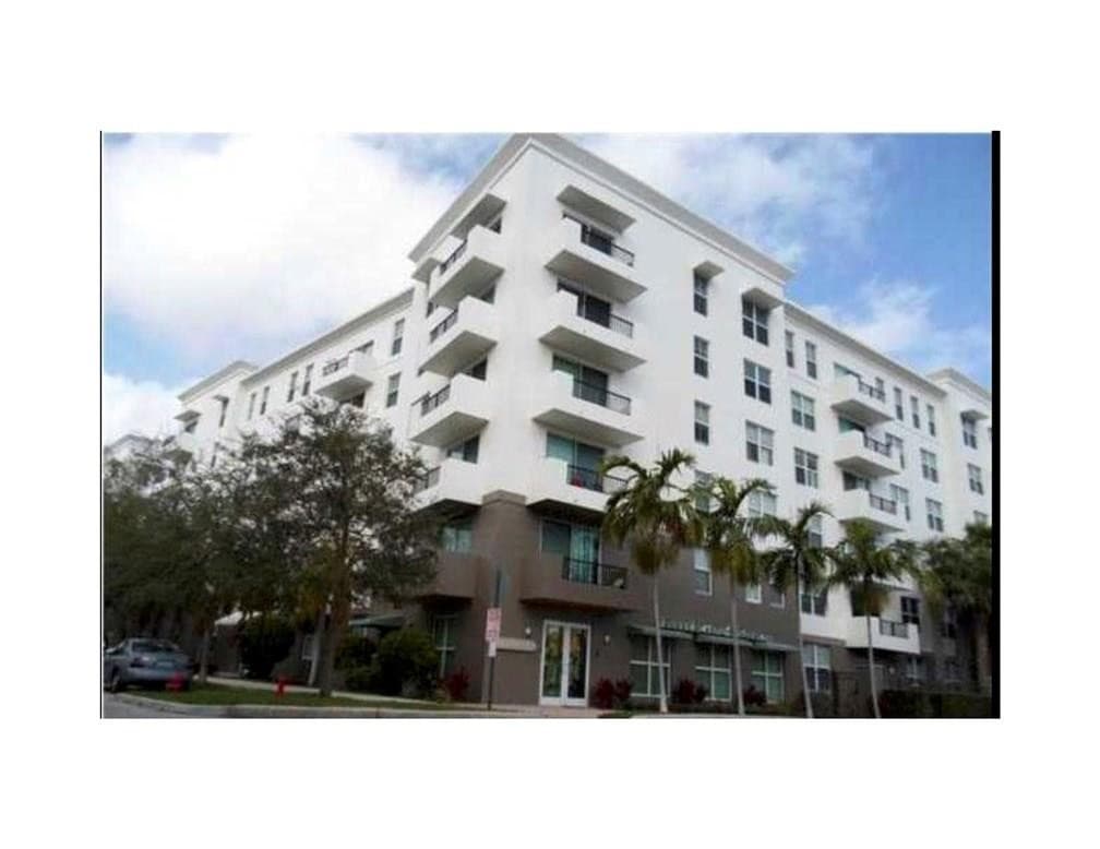 2421 NE 65th Street 205, Fort Lauderdale, FL 33308