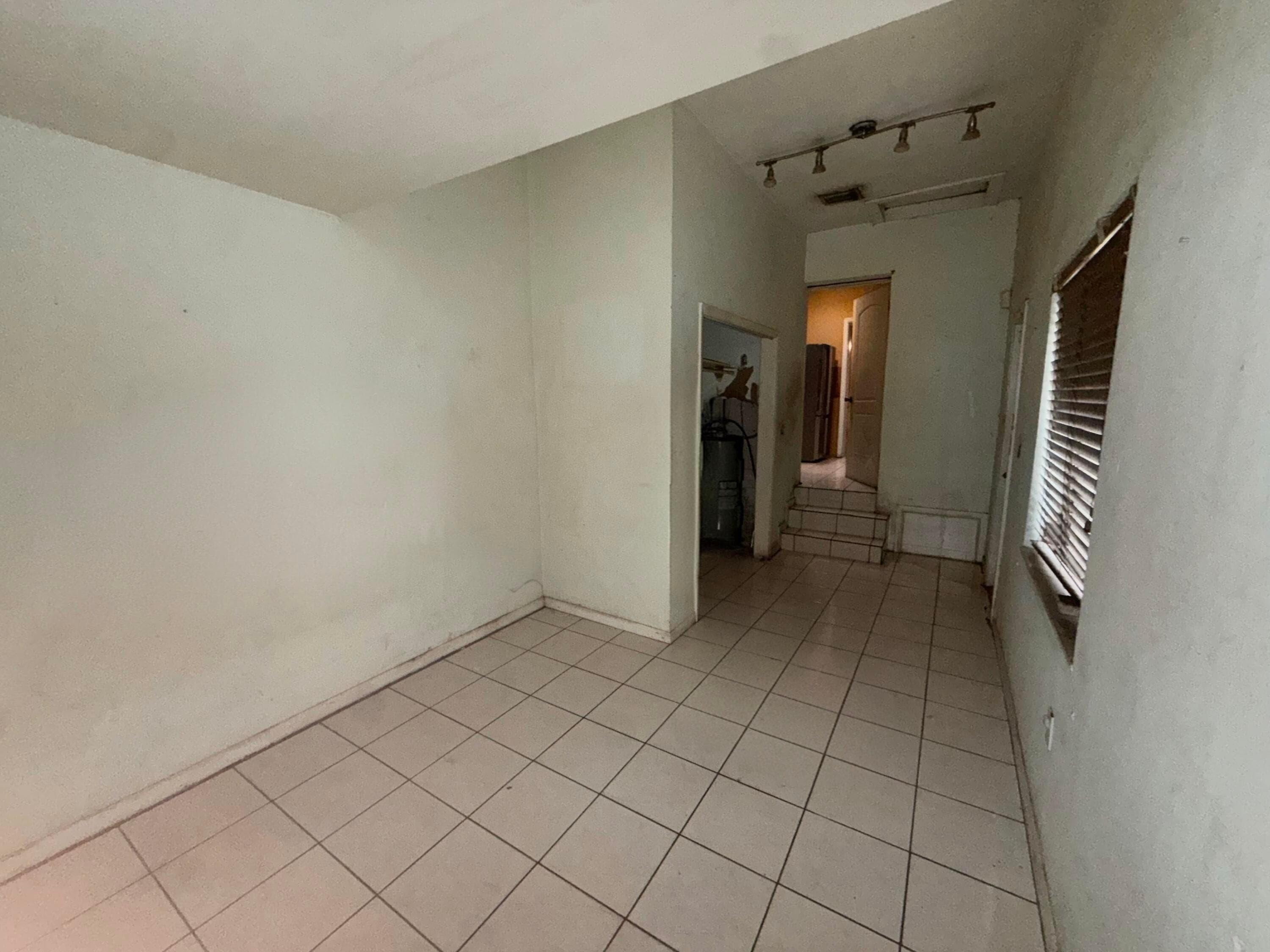 424 NE 72nd Street, Miami, FL 33138 8