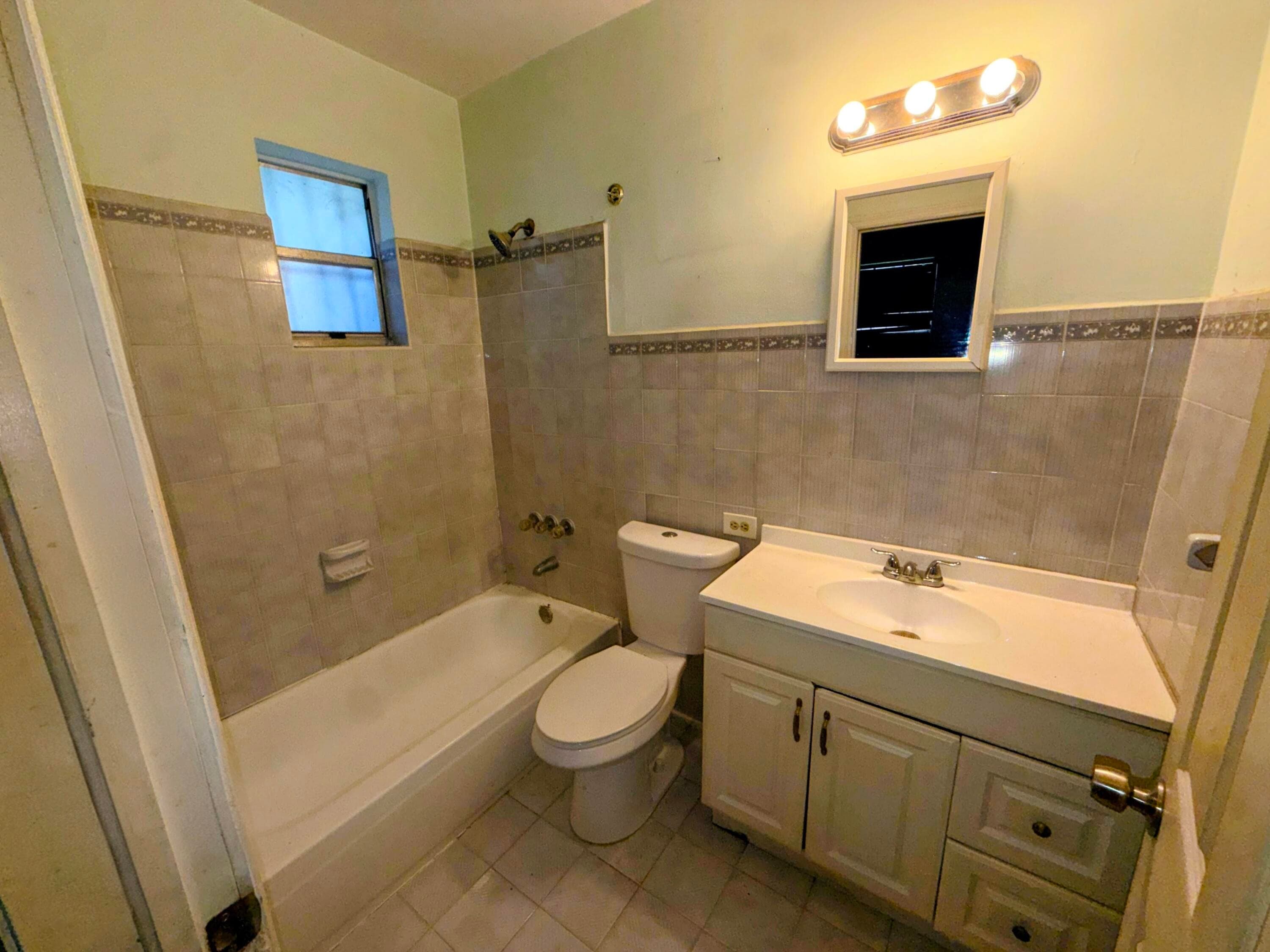 424 NE 72nd Street, Miami, FL 33138 9