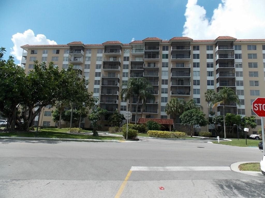 4174 Inverrary Drive 702, Lauderhill, FL 33319