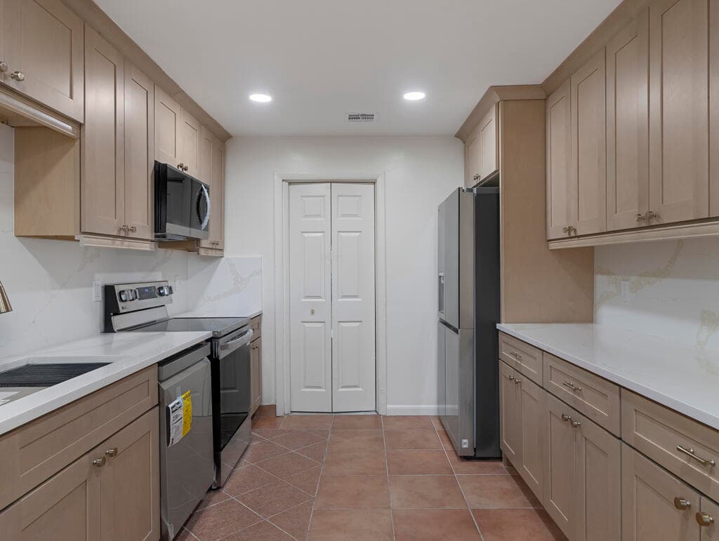 371 W 34th Street, Riviera Beach, FL 33404 6