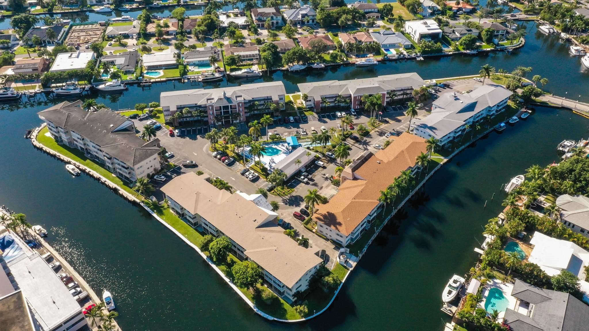 450 Paradise Isle Boulevard, Hallandale Beach, FL 33009 22