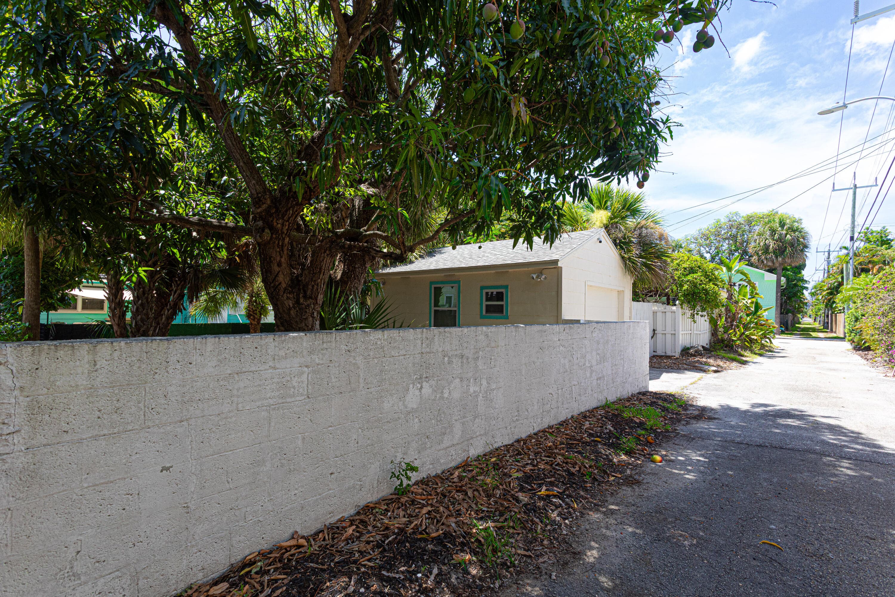 305 N Lakeside Drive, Lake Worth Beach, FL 33460 8
