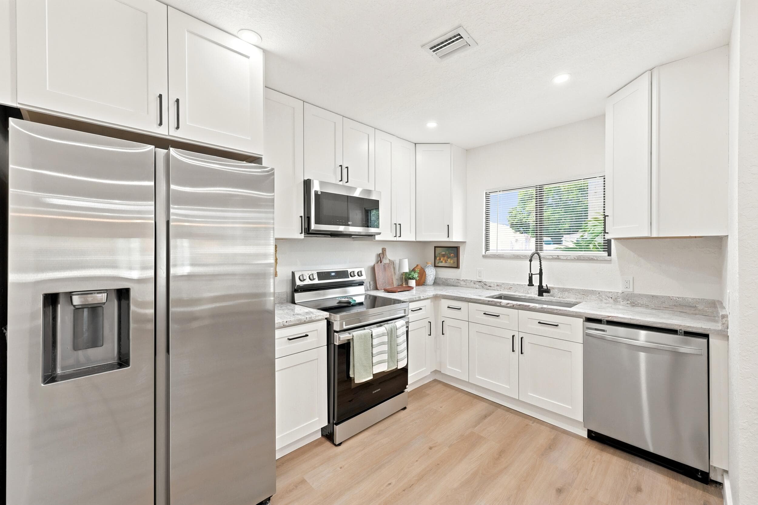 424 Putnam Road, West Palm Beach, FL 33405 17
