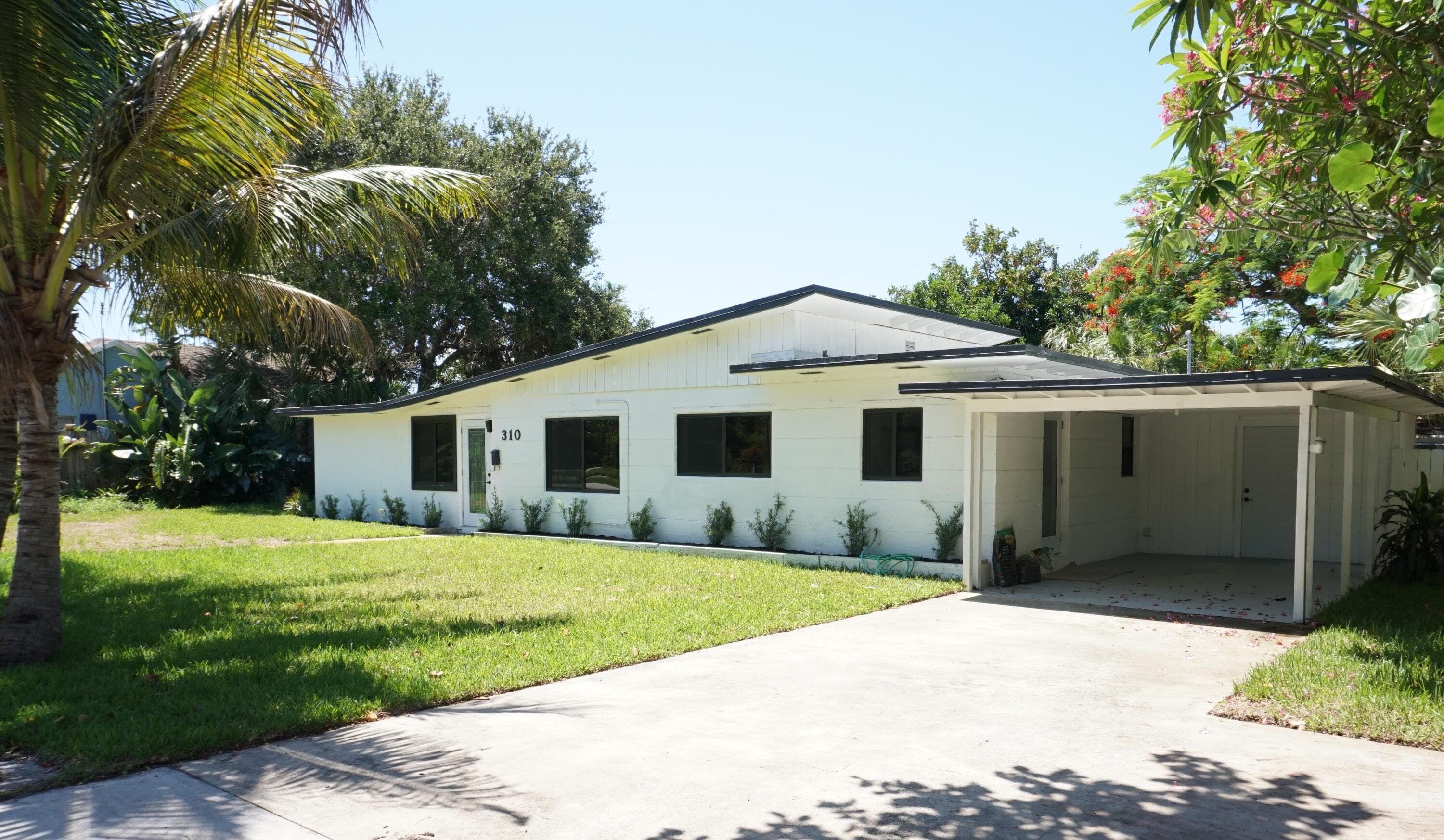 310 SW 1st Avenue, Boynton Beach, FL 33435