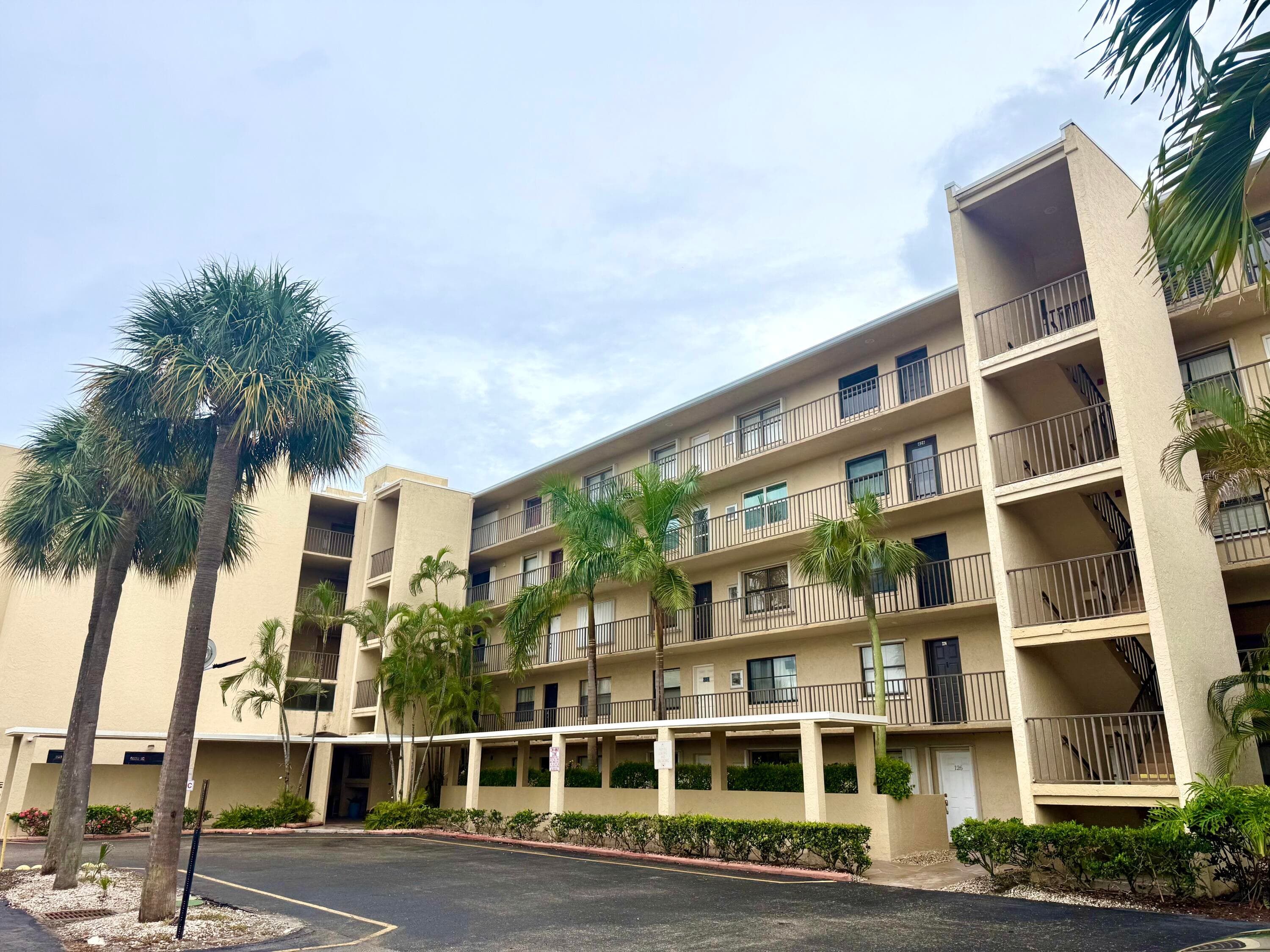 896 N Federal Highway 325, Lantana, FL 33462