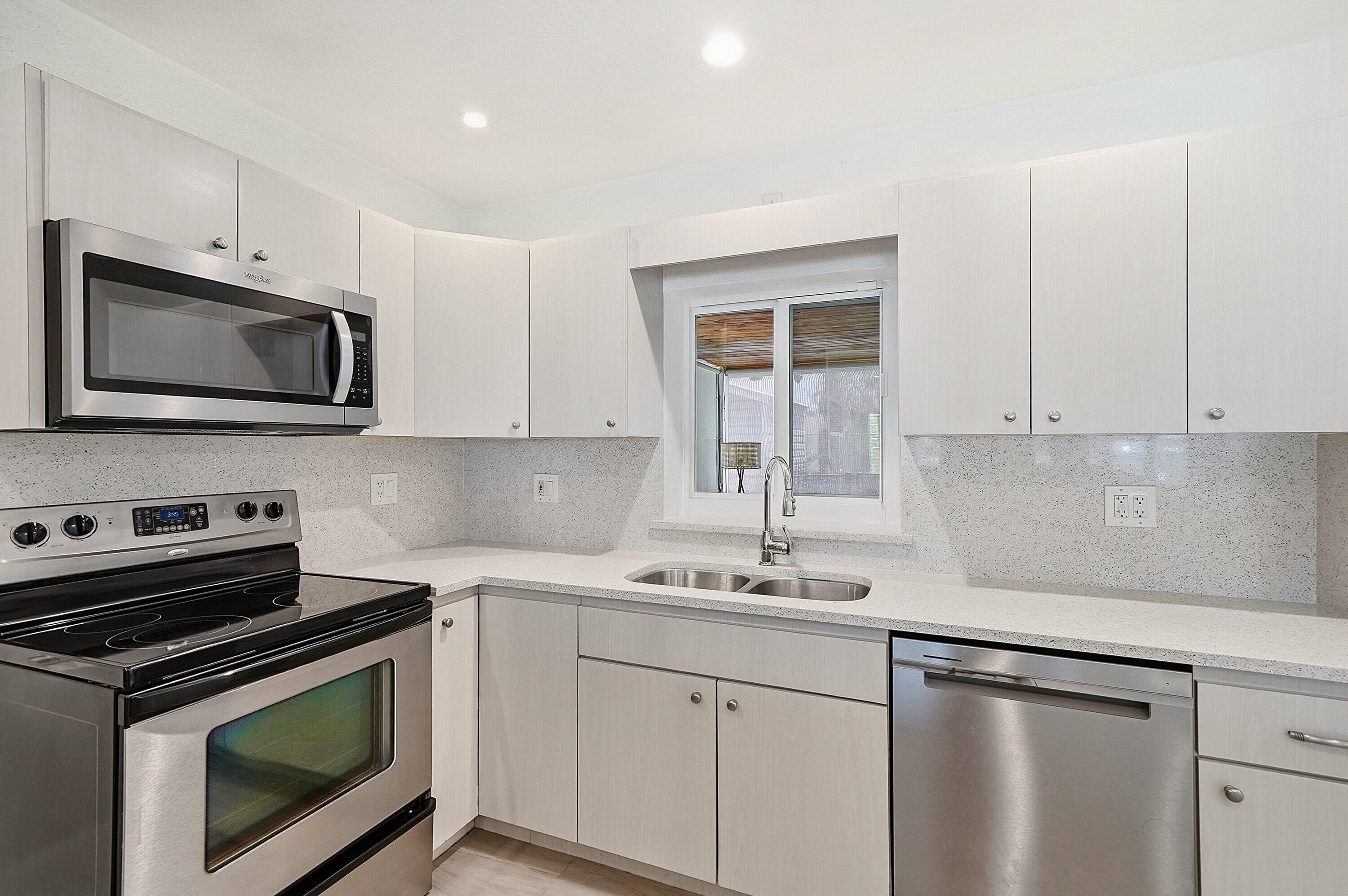 1777 NE 17th Street, Fort Lauderdale, FL 33305 18
